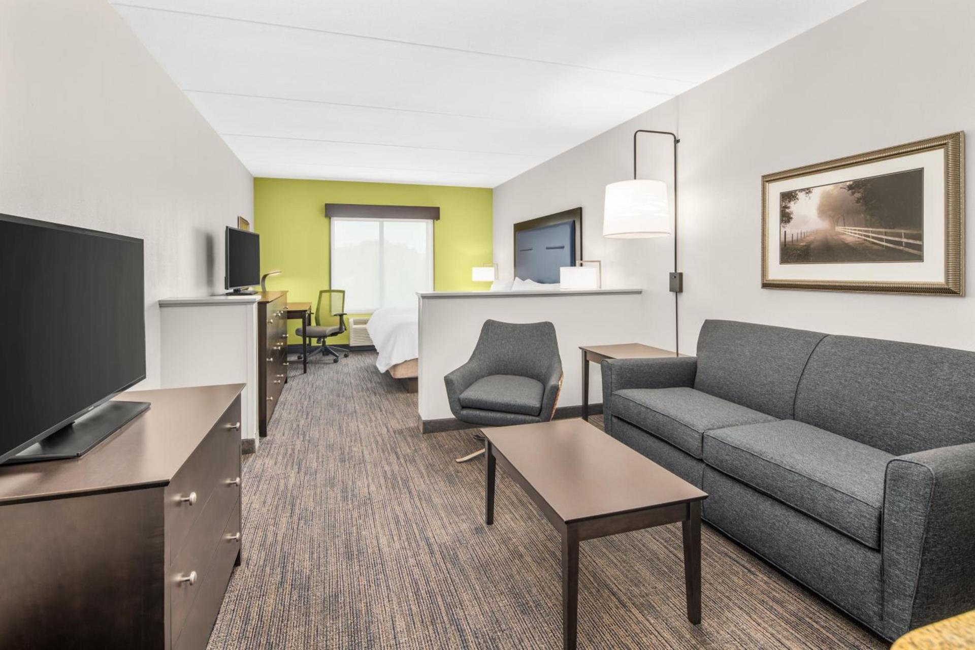 Holiday Inn Express & Suites Wilmington-Newark by IHG photo 55