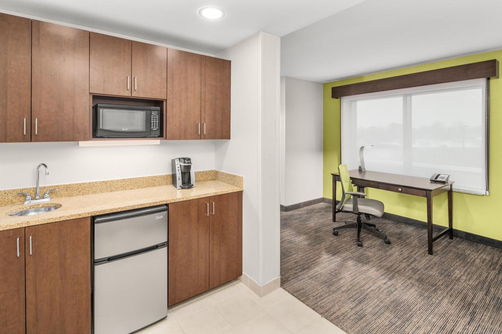 Holiday Inn Express & Suites Wilmington-Newark by IHG photo 54