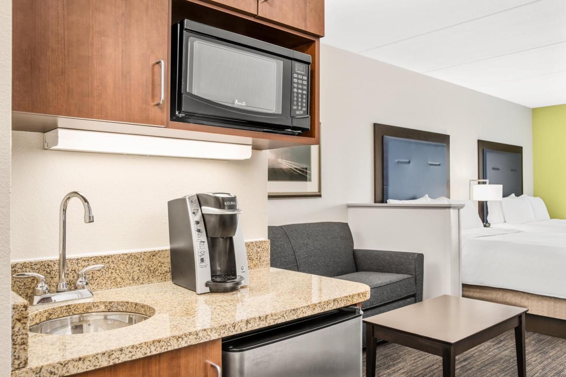 Holiday Inn Express & Suites Wilmington-Newark by IHG photo 51