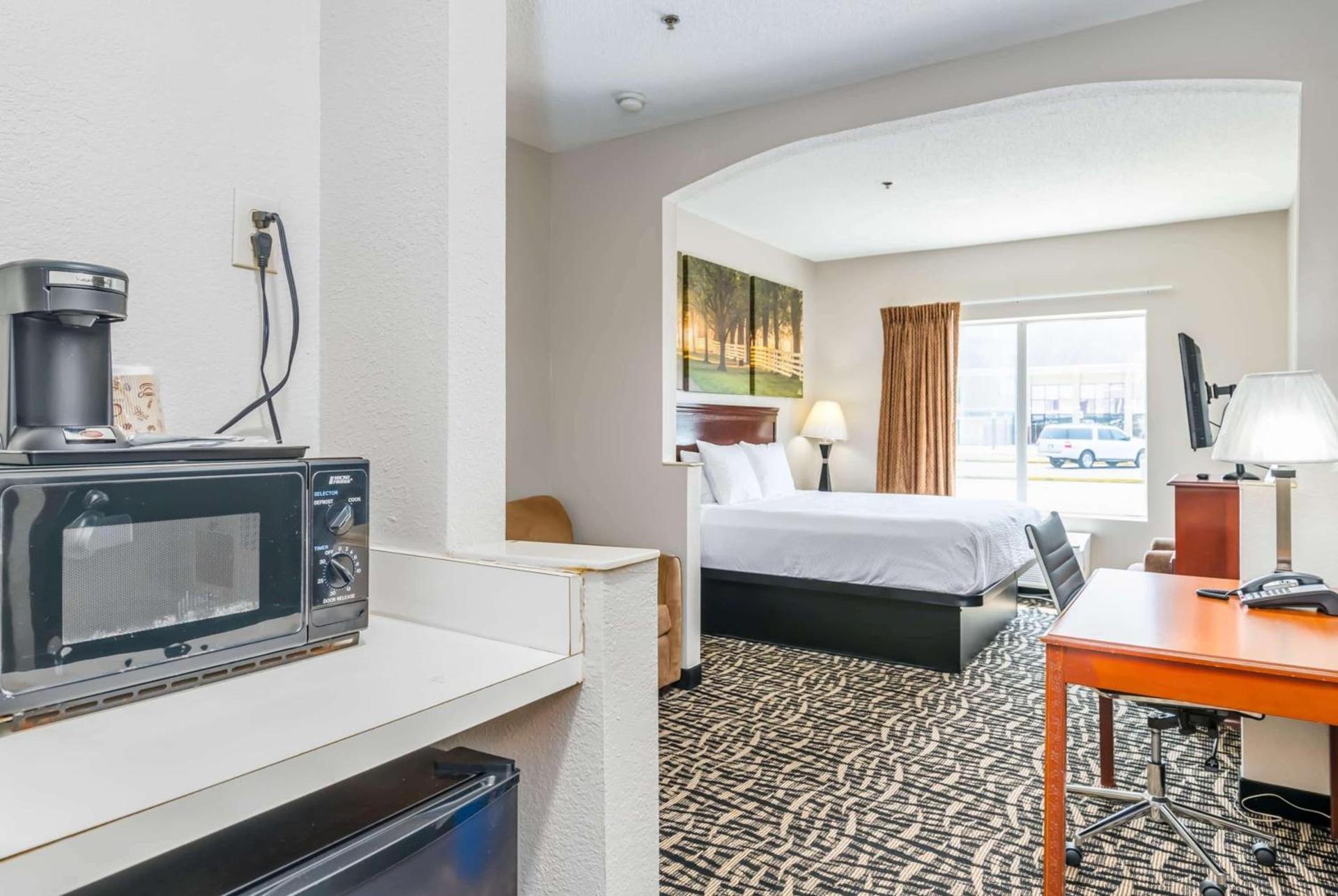 Days Inn by Wyndham Coliseum Montgomery AL photo 12