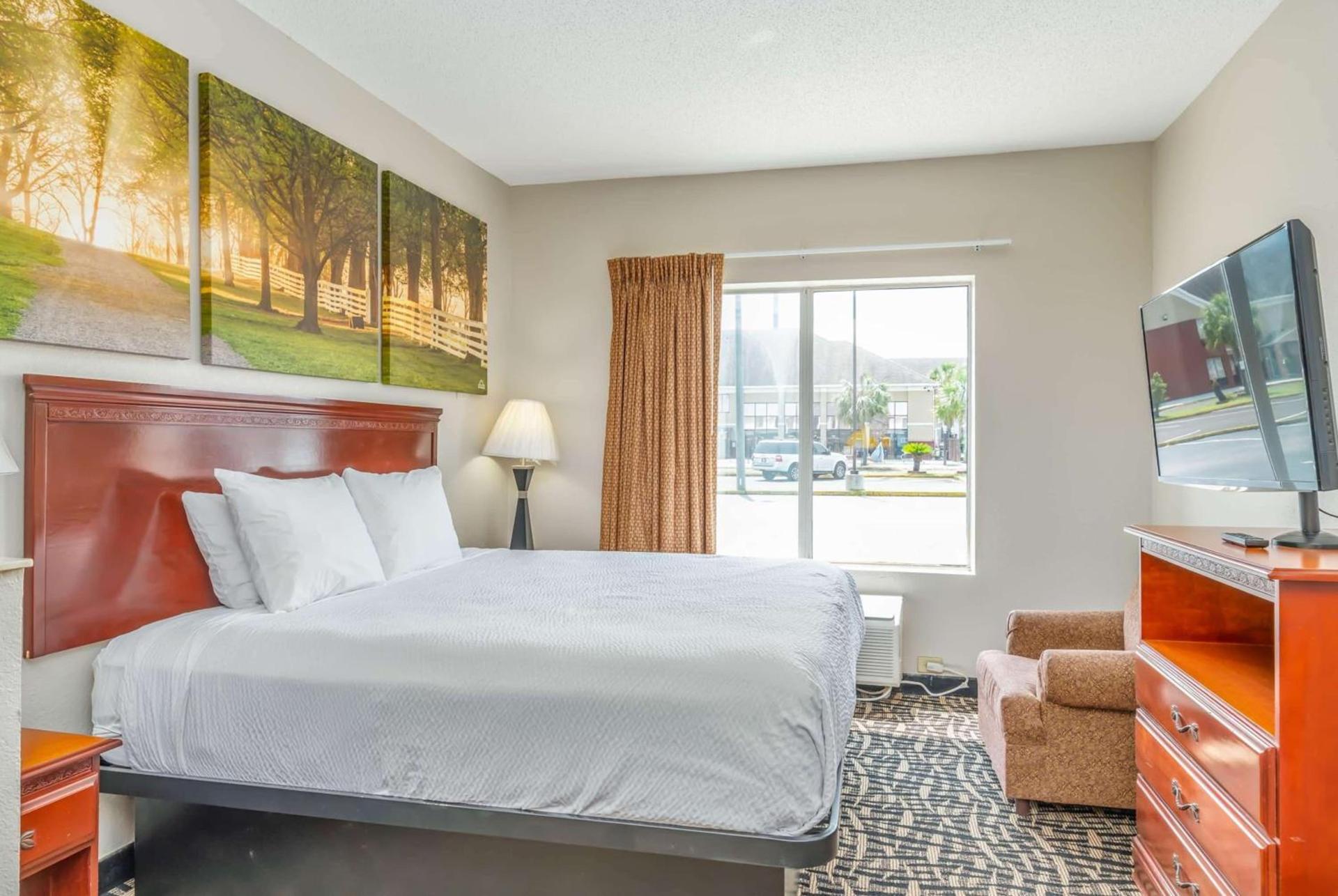 Days Inn by Wyndham Coliseum Montgomery AL photo 10