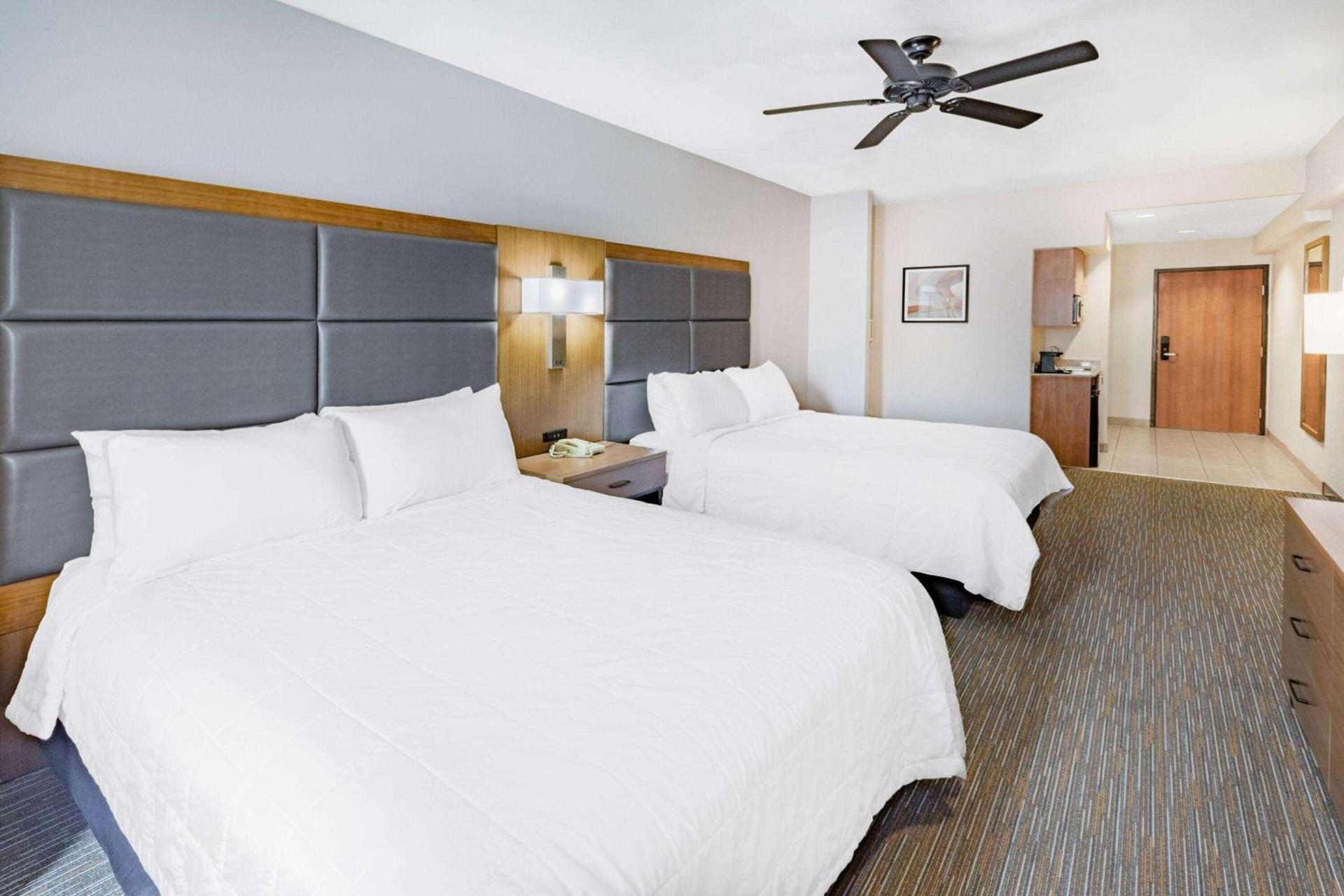Wingate by Wyndham Houston Bush Intercontinental Airport photo 9