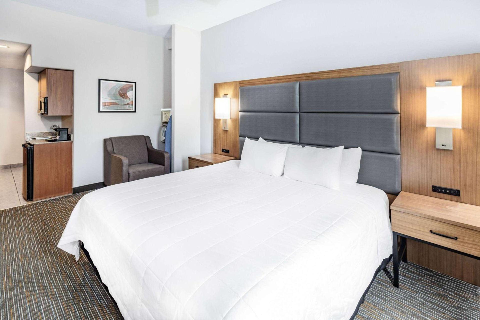 Wingate by Wyndham Houston Bush Intercontinental Airport photo 13