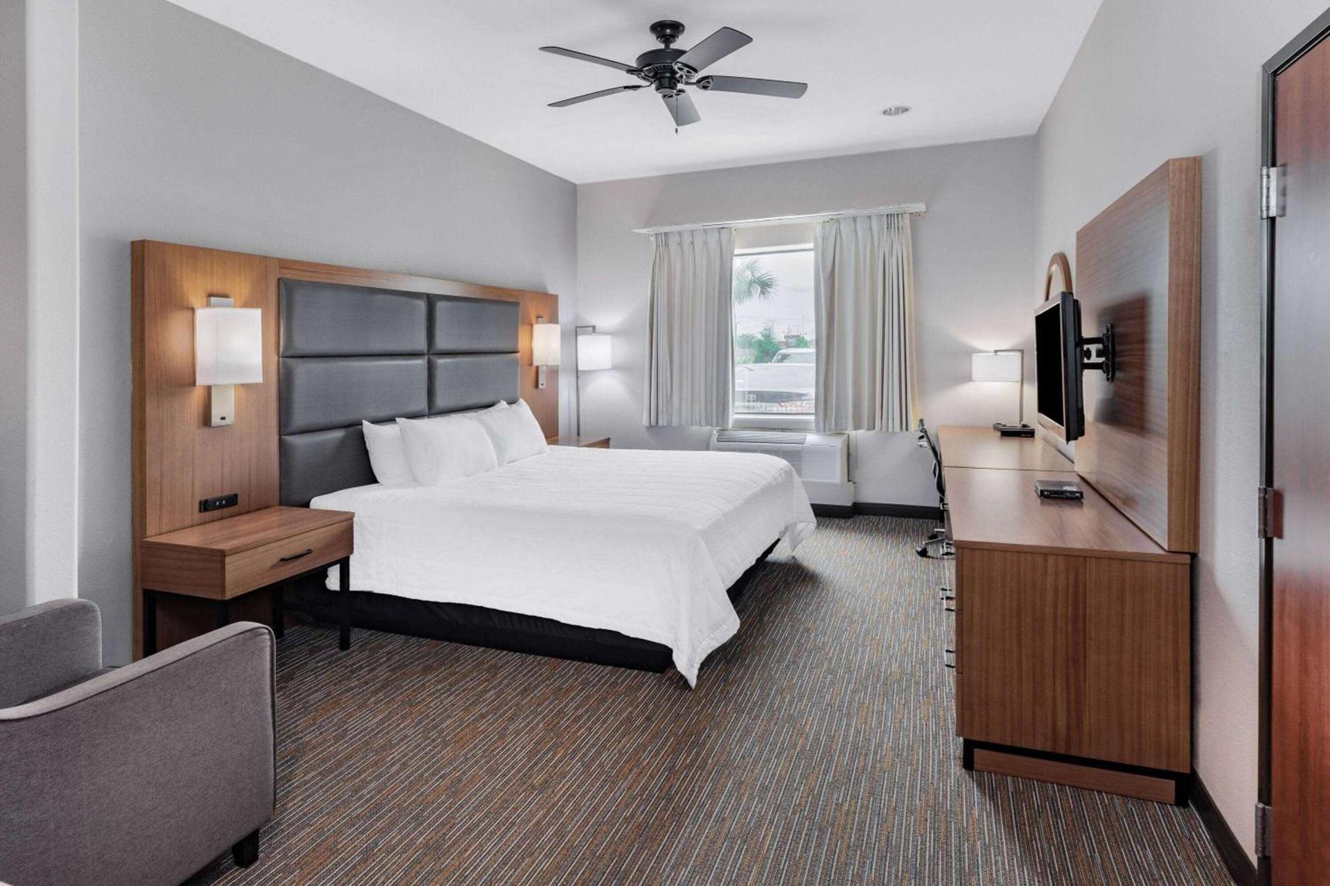 Wingate by Wyndham Houston Bush Intercontinental Airport photo 71