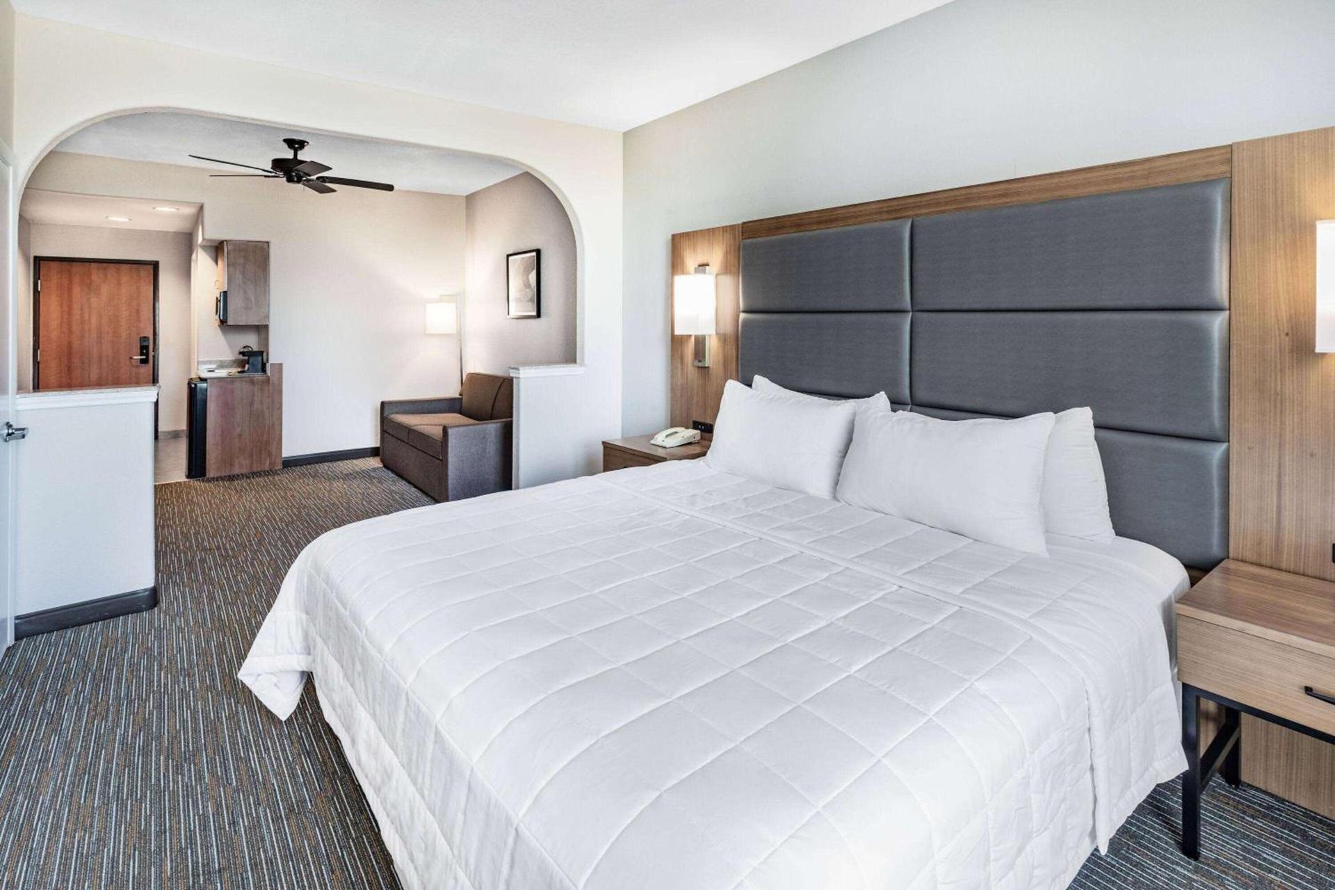 Wingate by Wyndham Houston Bush Intercontinental Airport photo 35