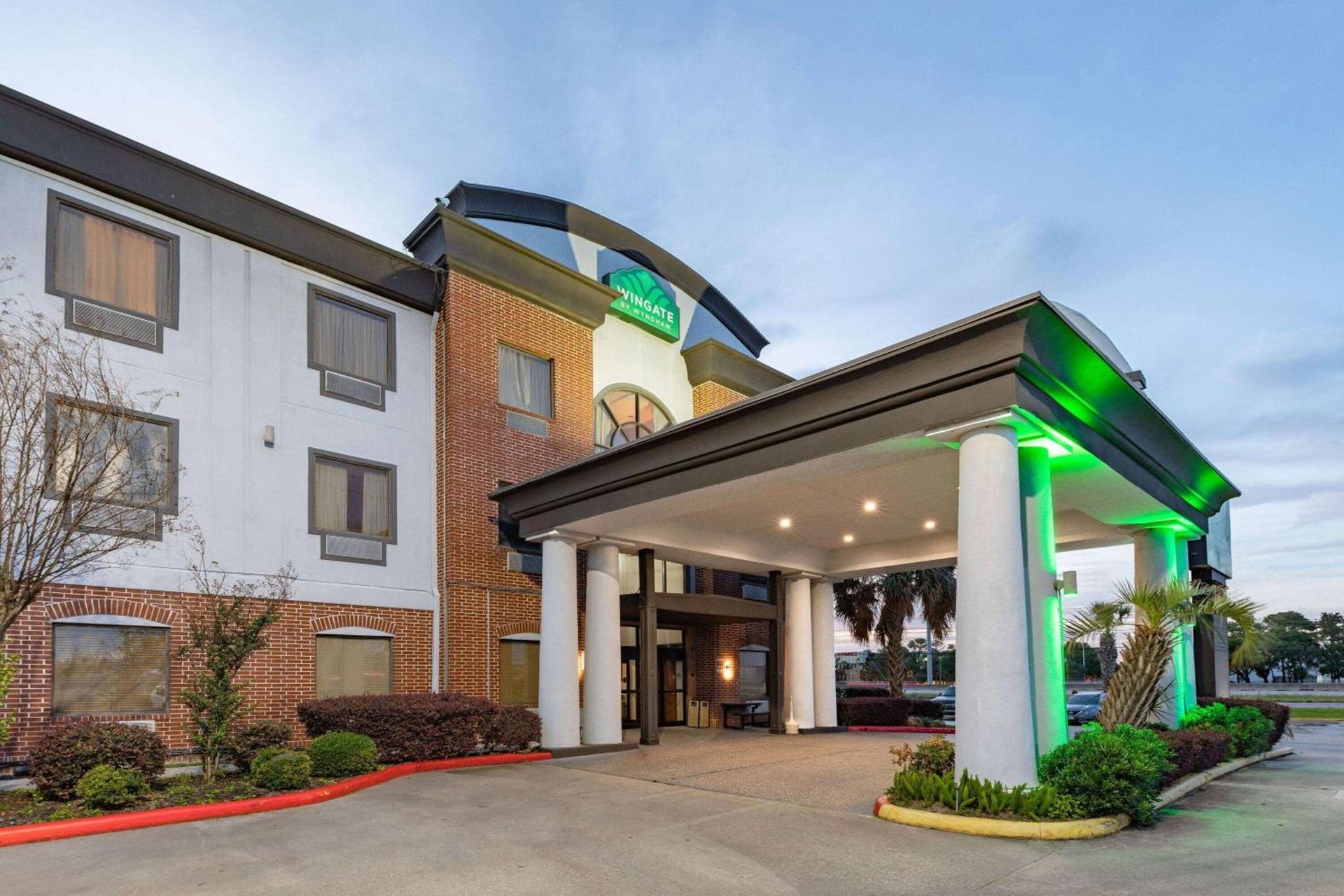 Wingate by Wyndham Houston Bush Intercontinental Airport photo 2