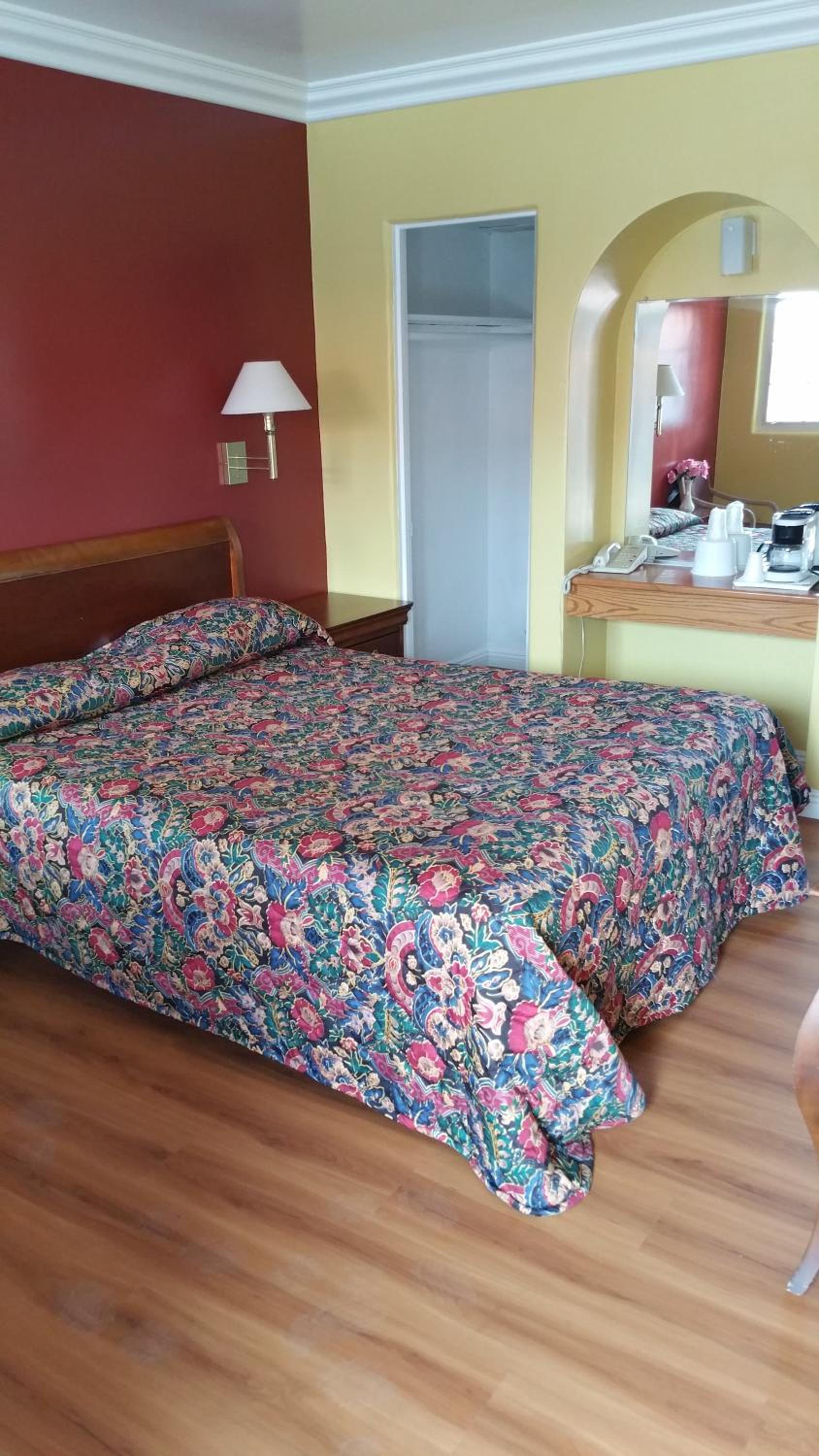 Slumber Motel photo 3
