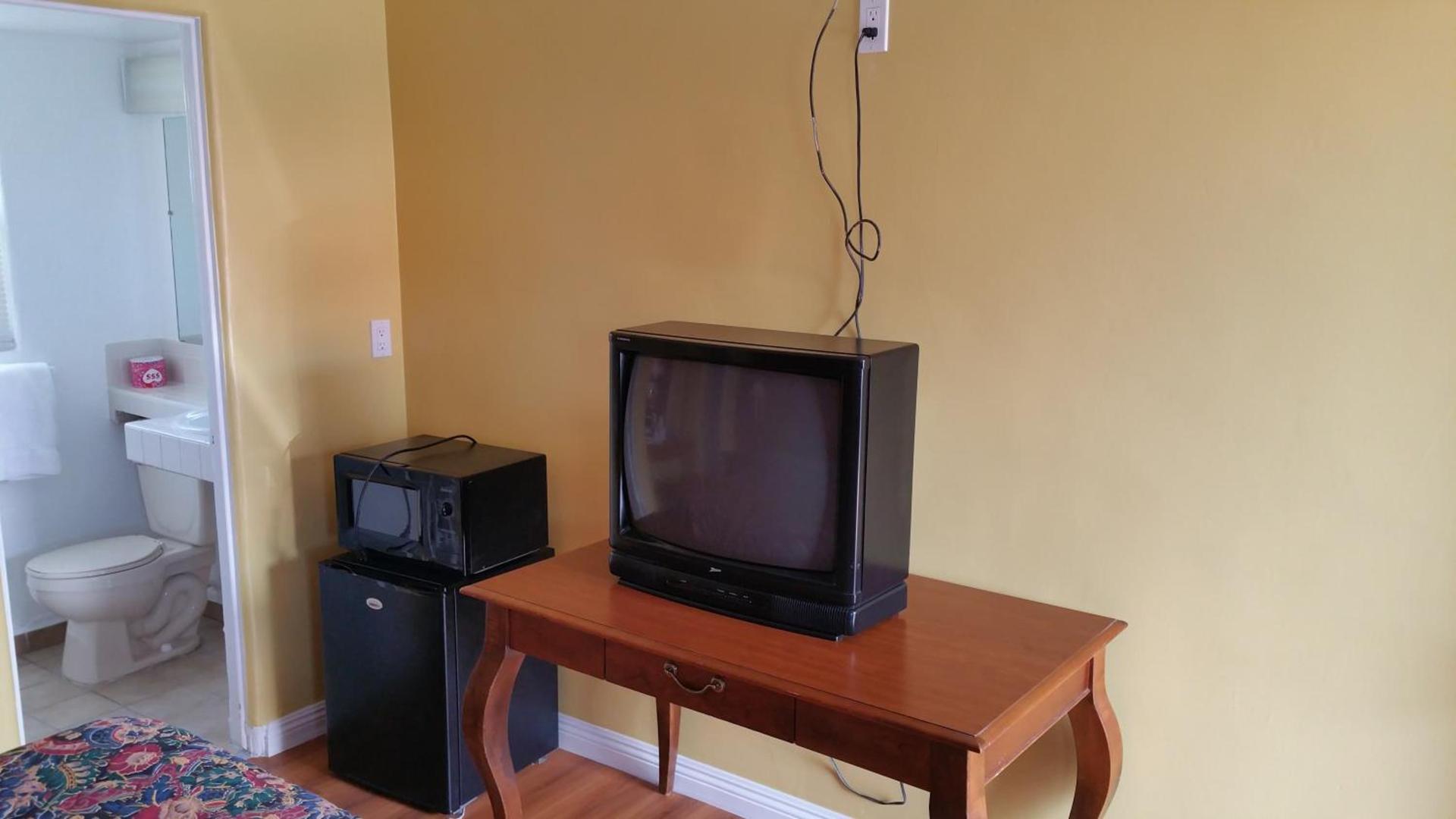 Slumber Motel photo 4