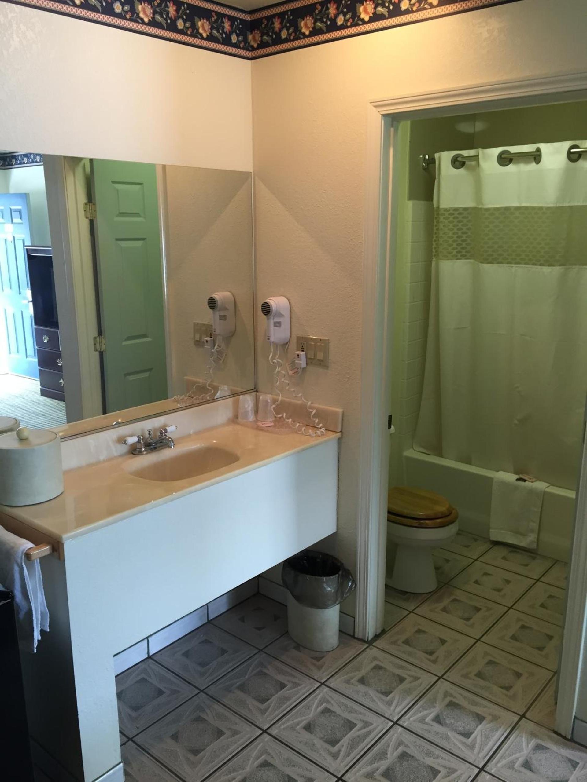 Budget Inn of Lodi photo 12