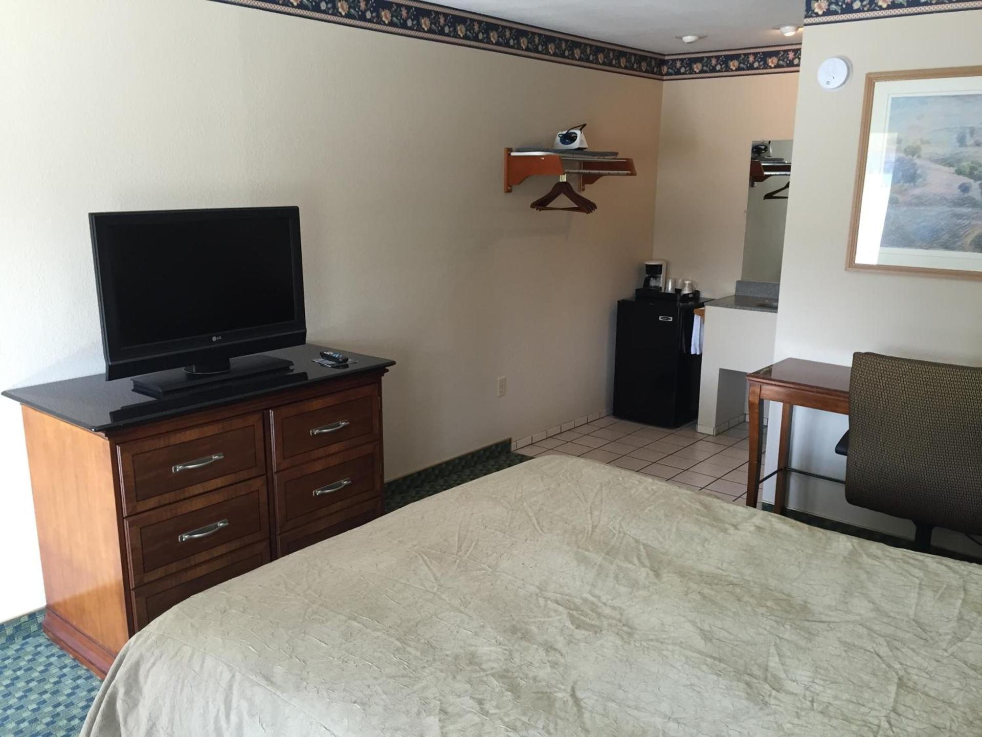 Budget Inn of Lodi photo 8