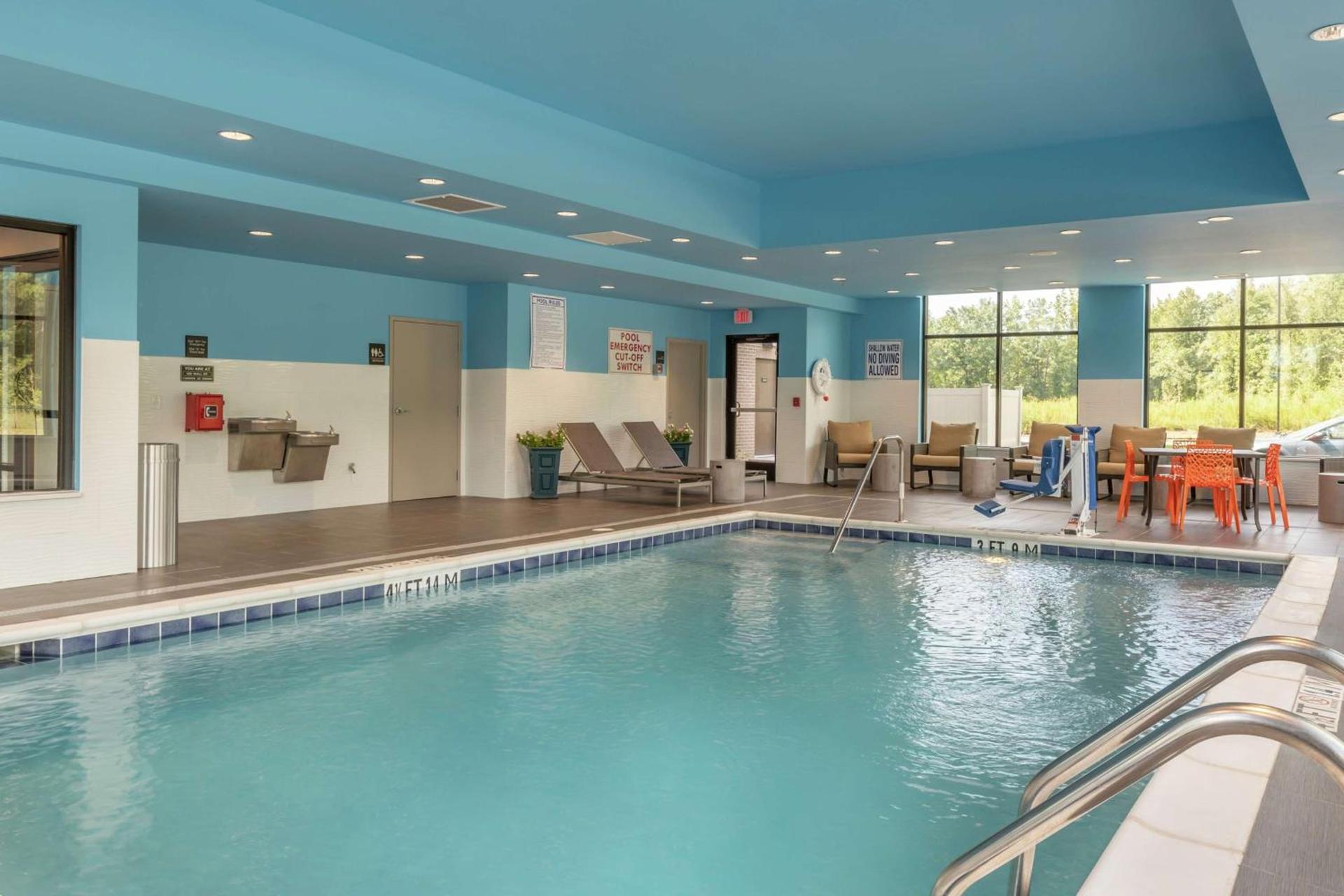 Hampton Inn Camden, SC photo 9