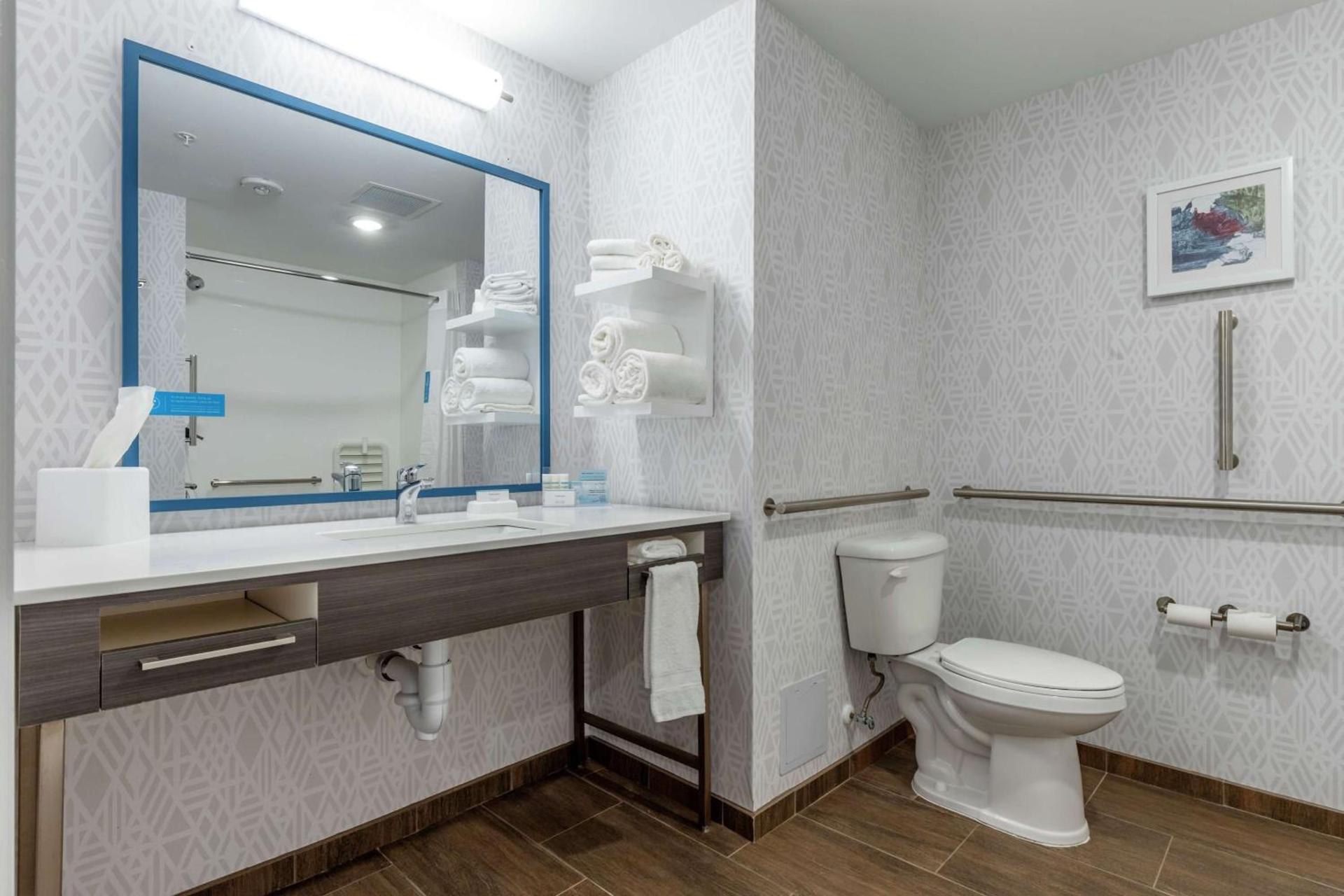 Hampton Inn Camden, SC photo 21