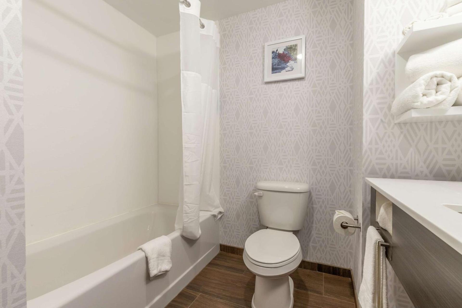Hampton Inn Camden, SC photo 24