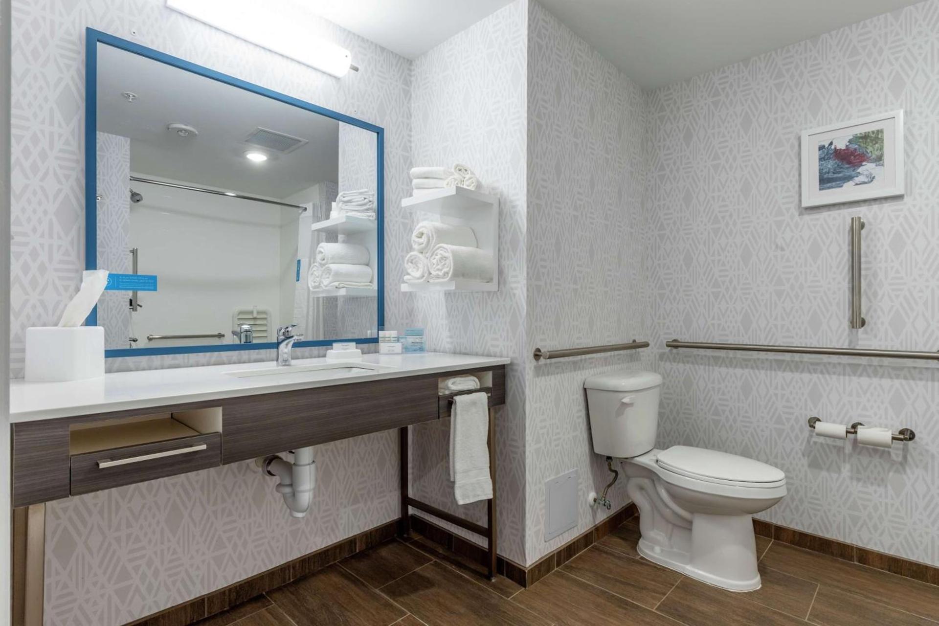 Hampton Inn Camden, SC photo 33