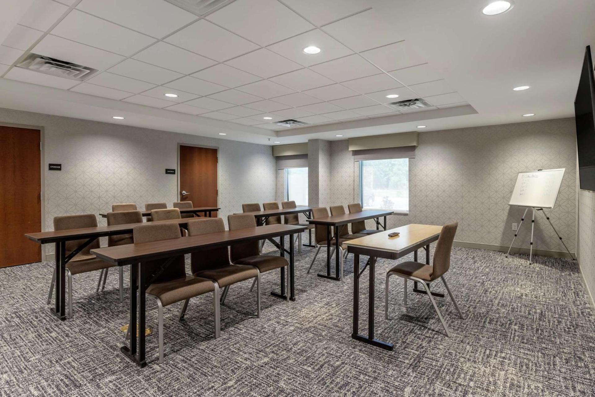 Hampton Inn Camden, SC photo 35