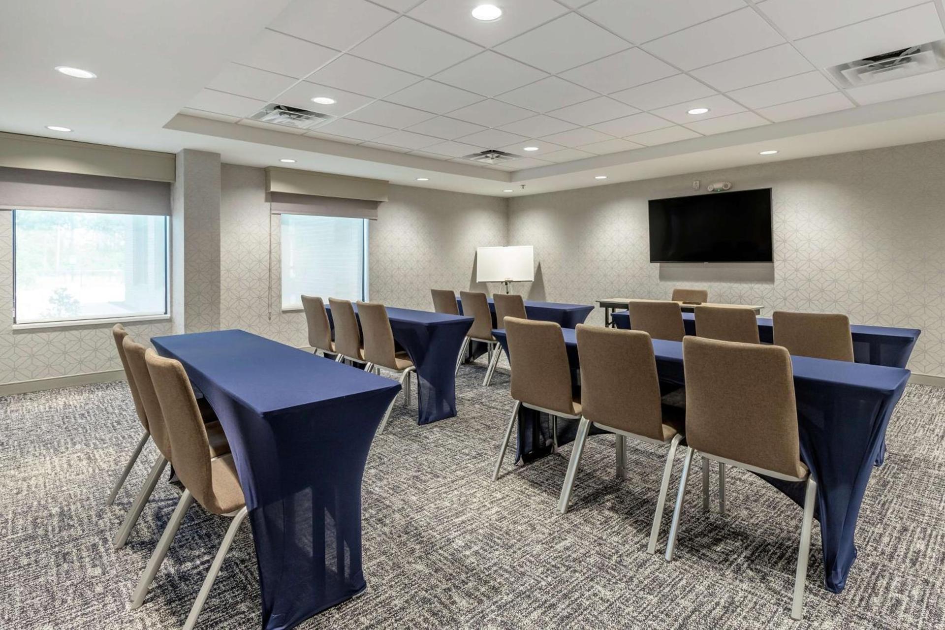 Hampton Inn Camden, SC photo 37