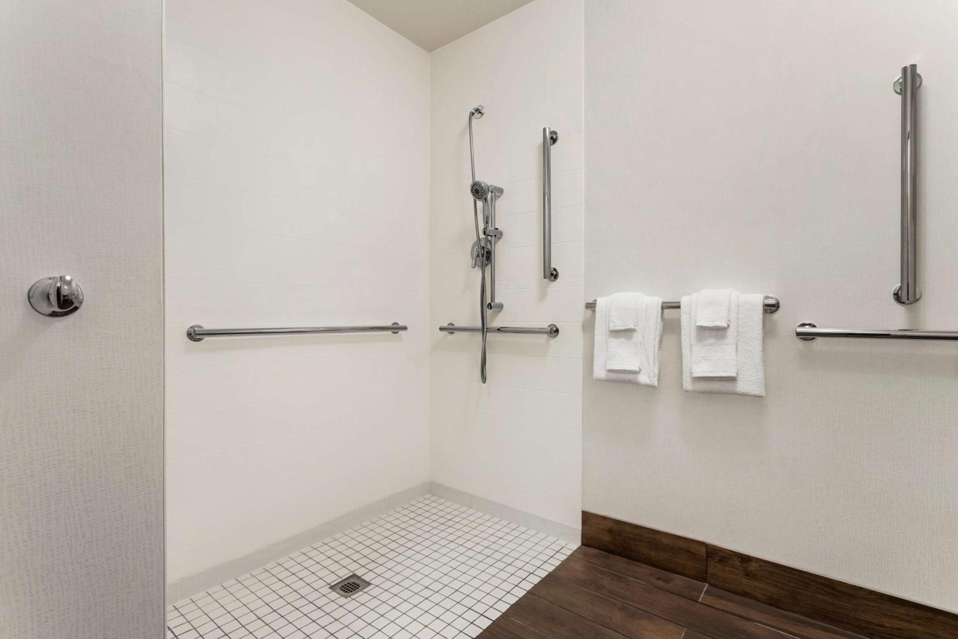 Hampton Inn Houston Hobby Airport photo 15