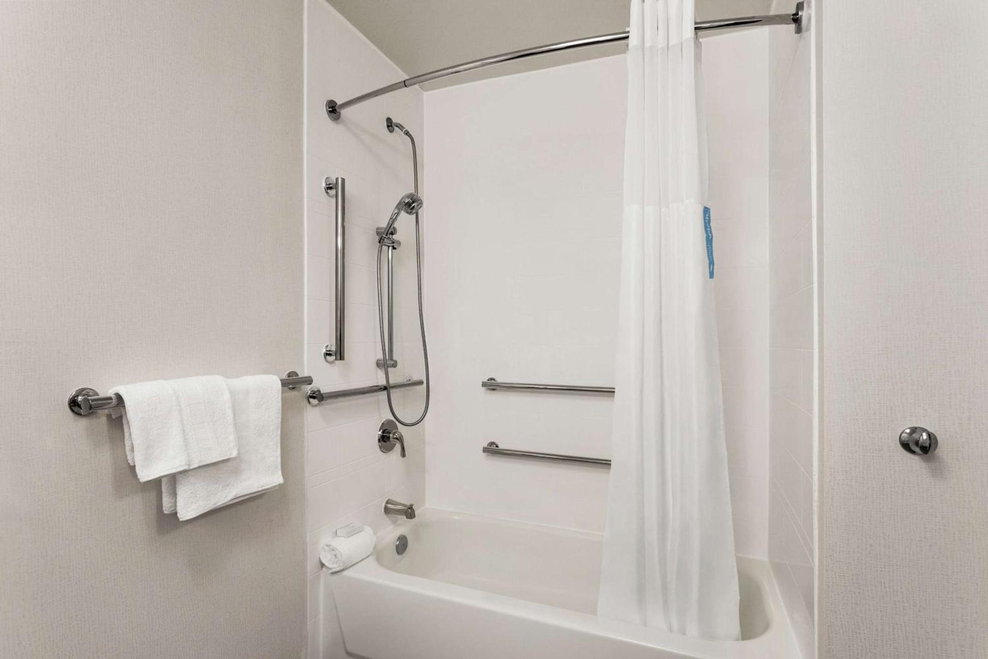 Hampton Inn Houston Hobby Airport photo 27