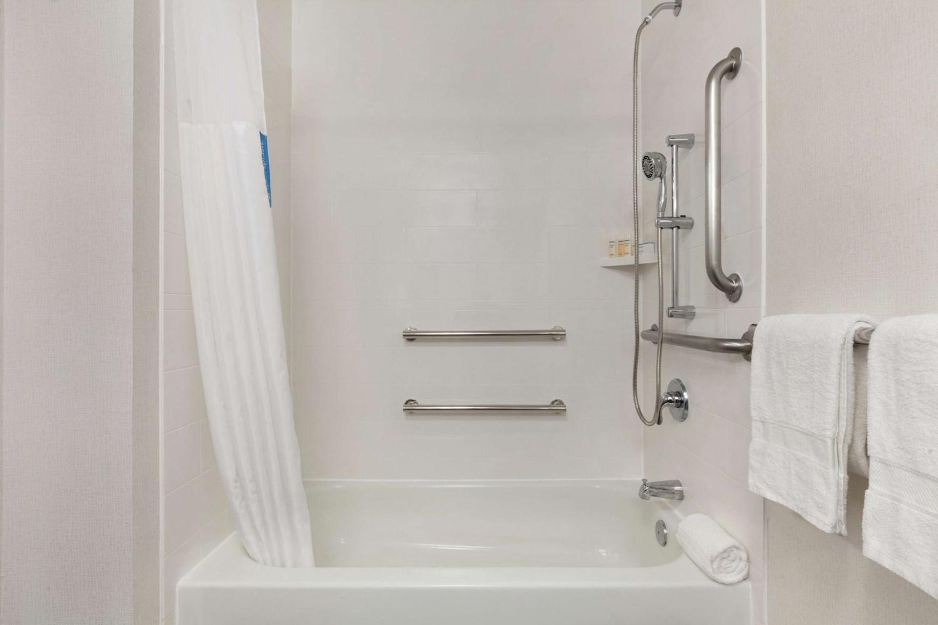 Hampton Inn Houston Hobby Airport photo 28
