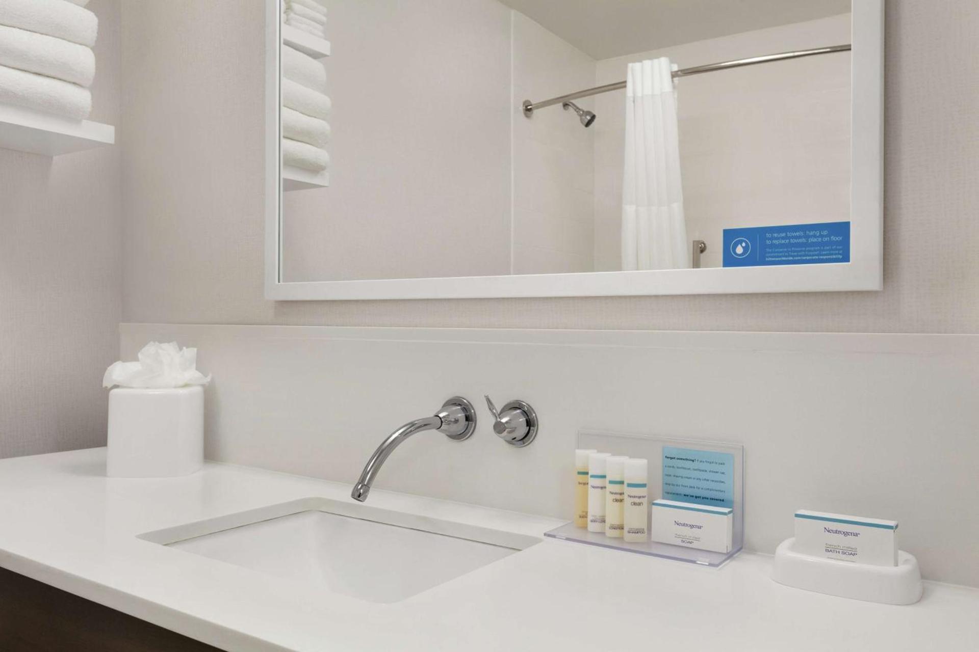 Hampton Inn Houston Hobby Airport photo 34