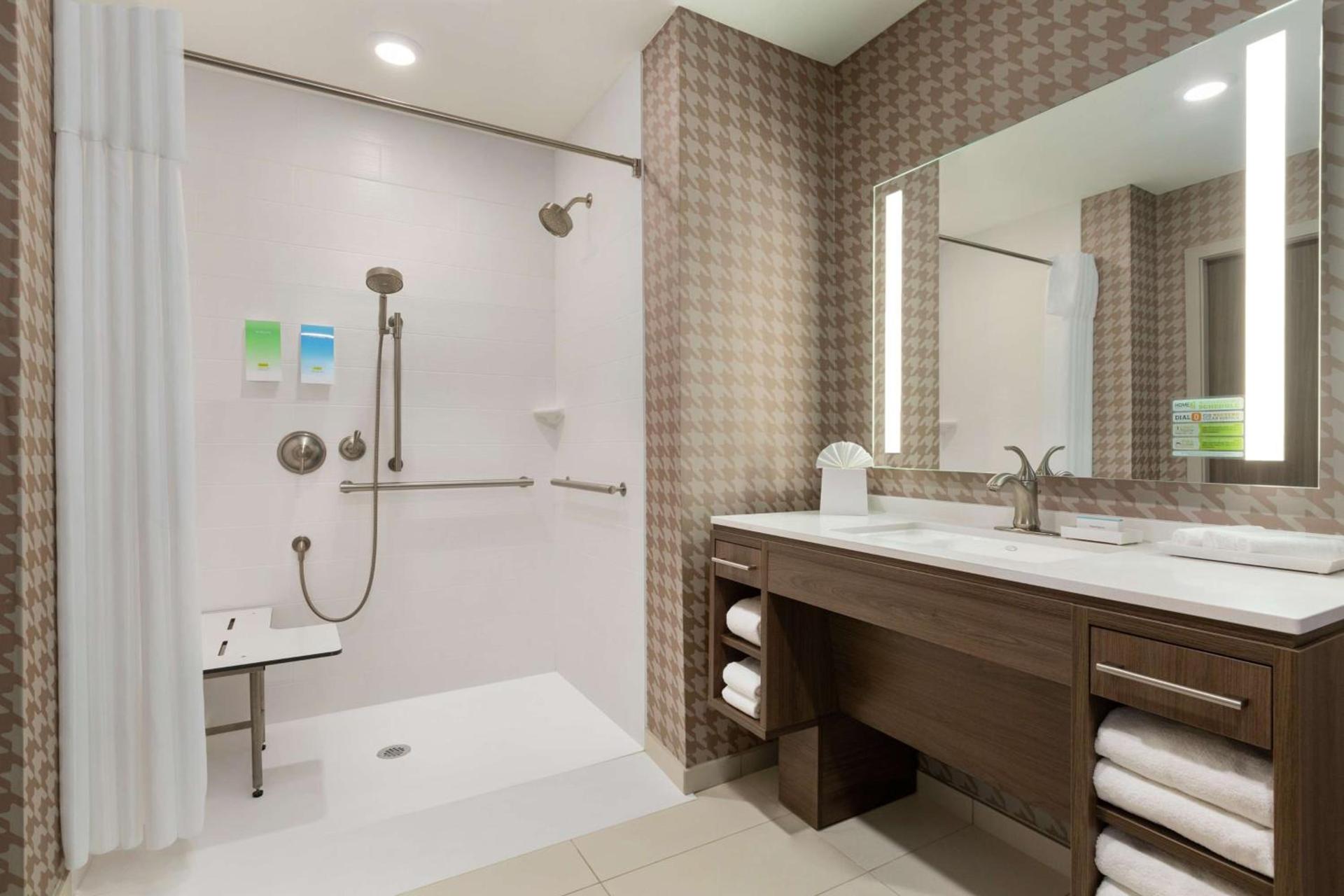Home2 Suites By Hilton Portland Airport photo 33
