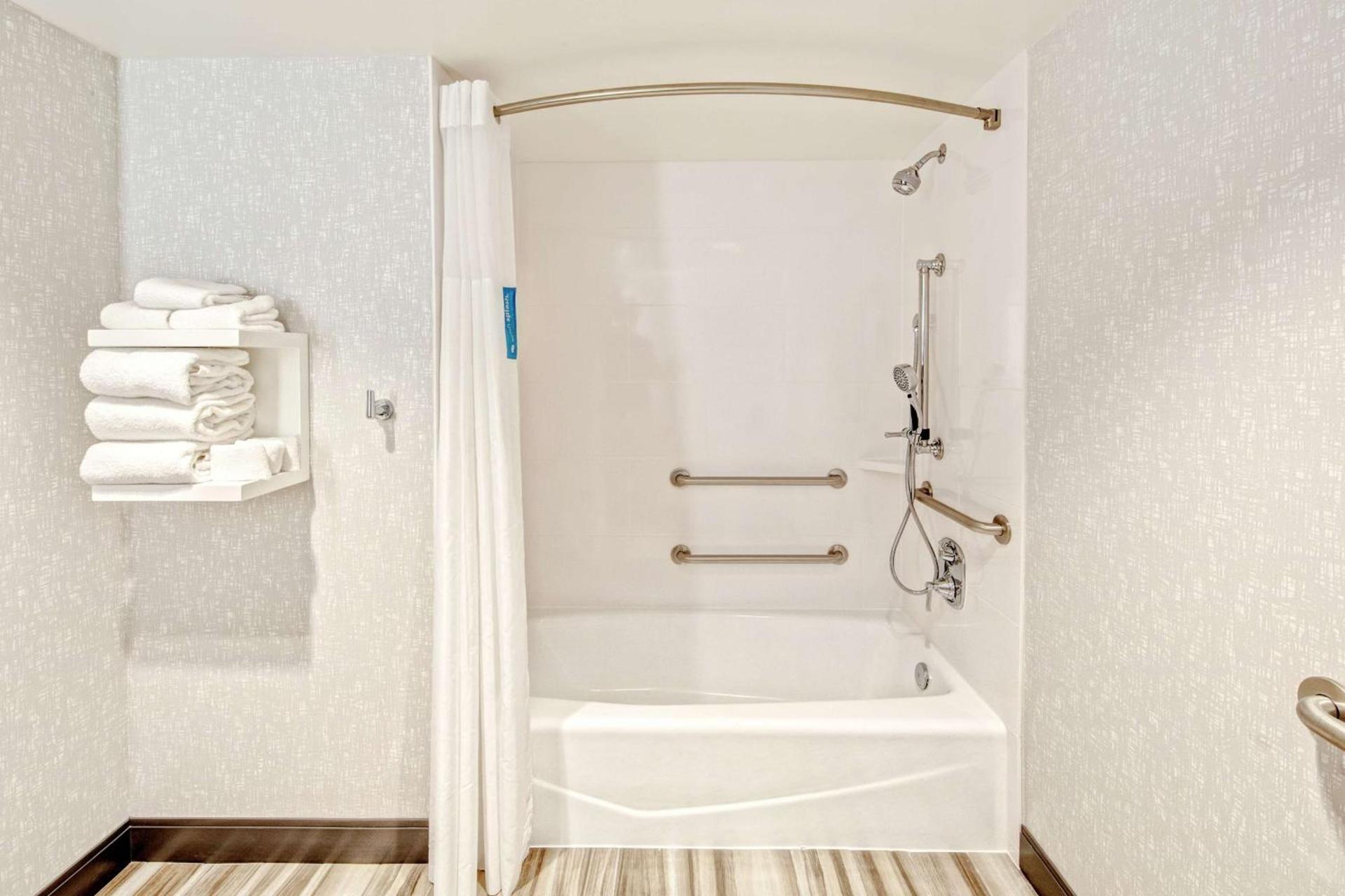 Hampton by Hilton Encinitas-Cardiff Encinitas, CA near Del Mar photo 21