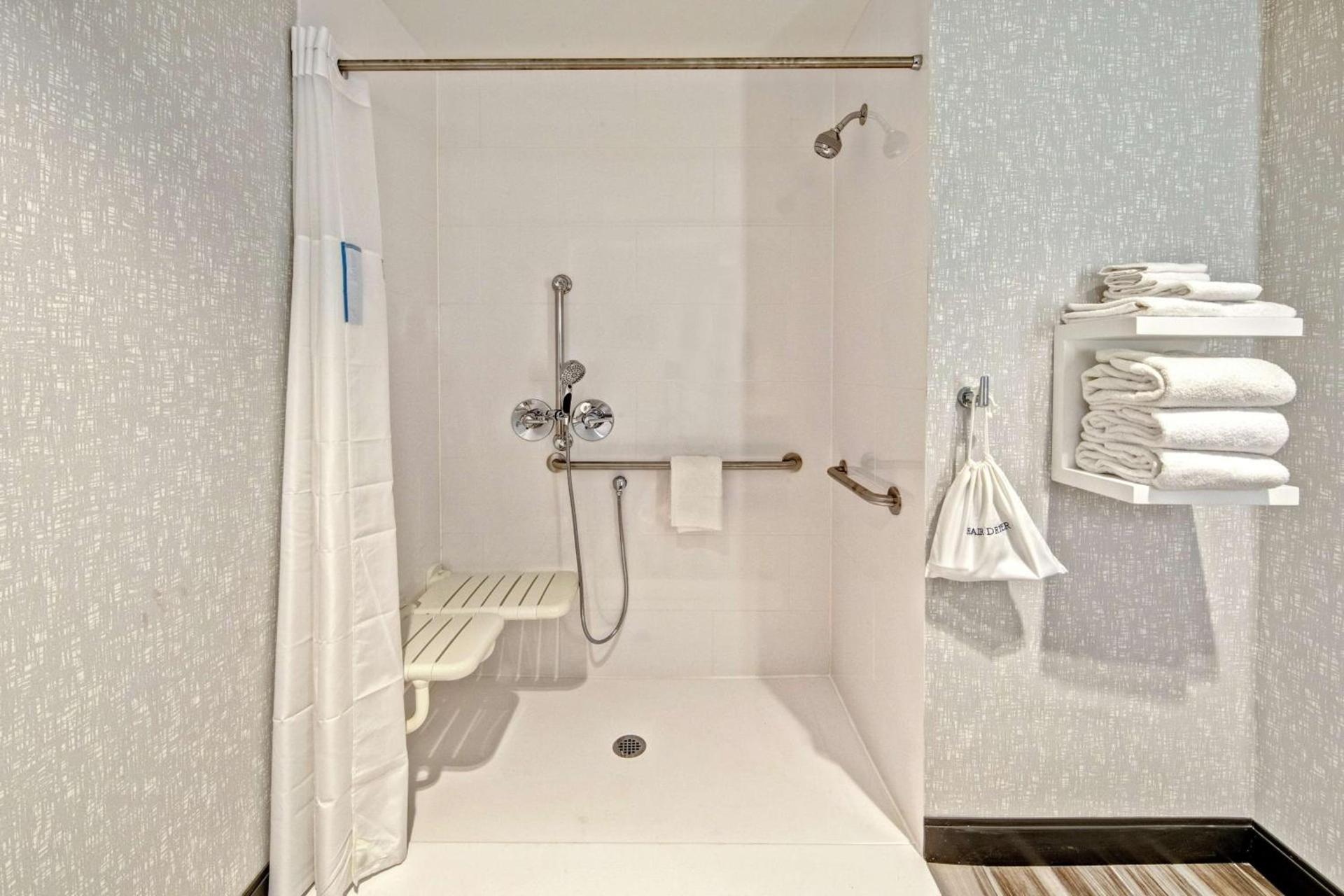 Hampton by Hilton Encinitas-Cardiff Encinitas, CA near Del Mar photo 22