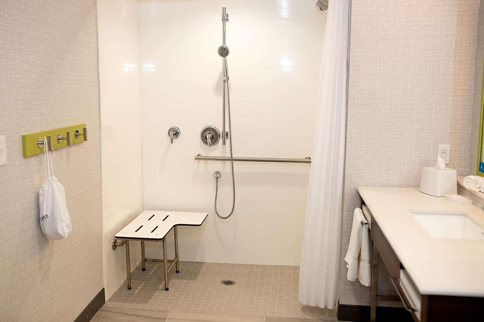 Hampton Inn and Suites Dundee photo 25