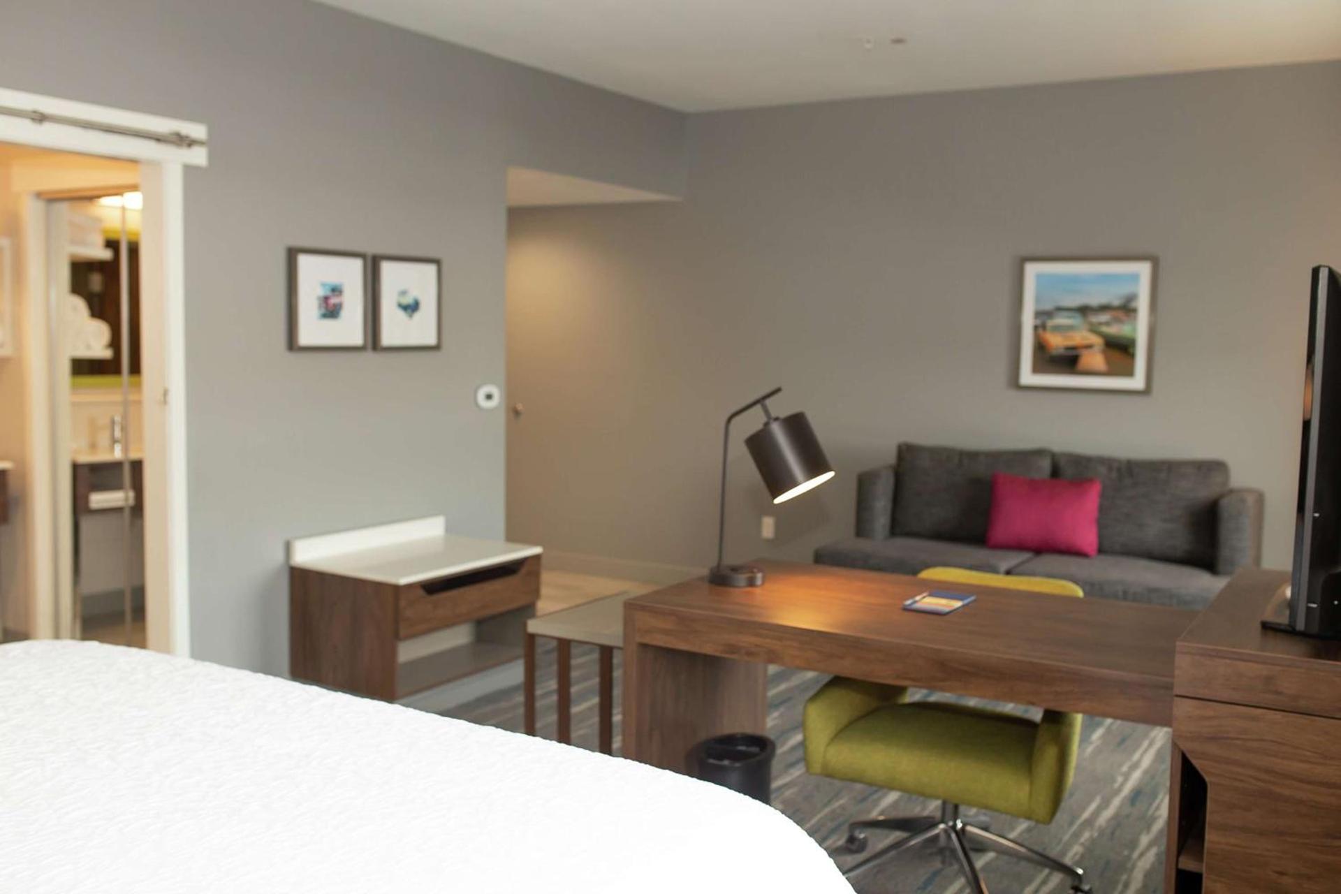 Hampton Inn and Suites Dundee photo 39