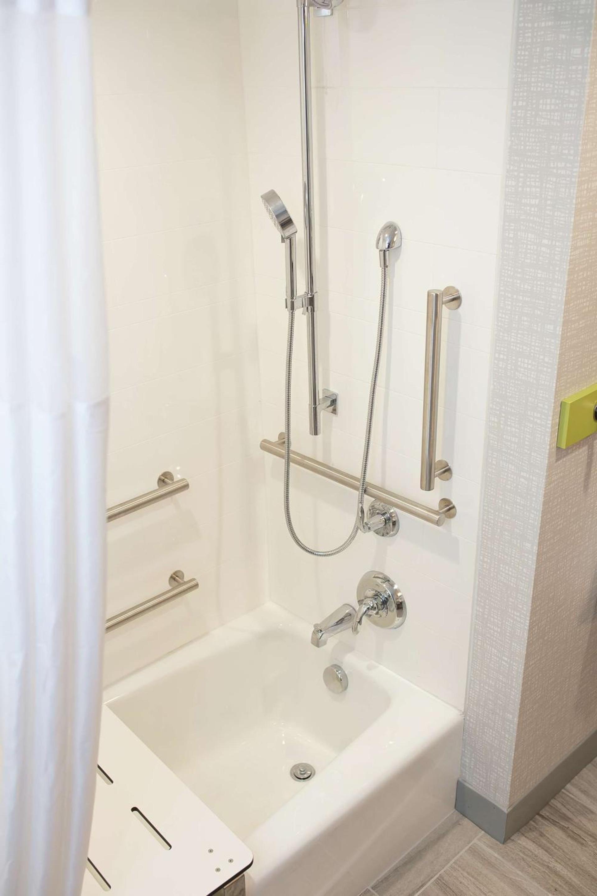 Hampton Inn and Suites Dundee photo 43
