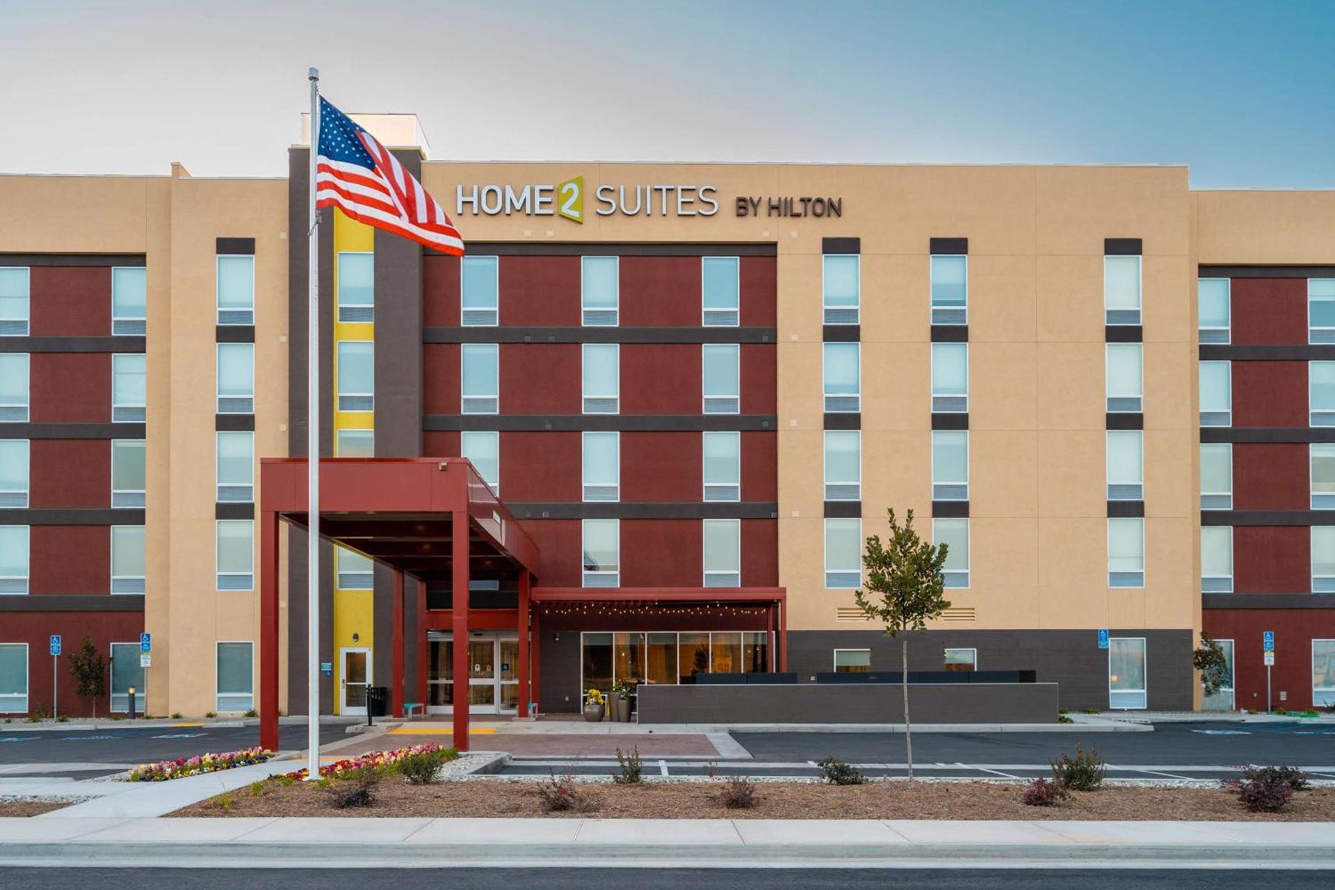 Home2 Suites Bakersfield photo 1