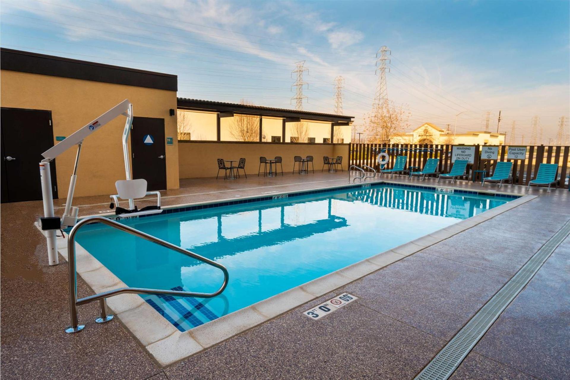 Home2 Suites Bakersfield photo 7
