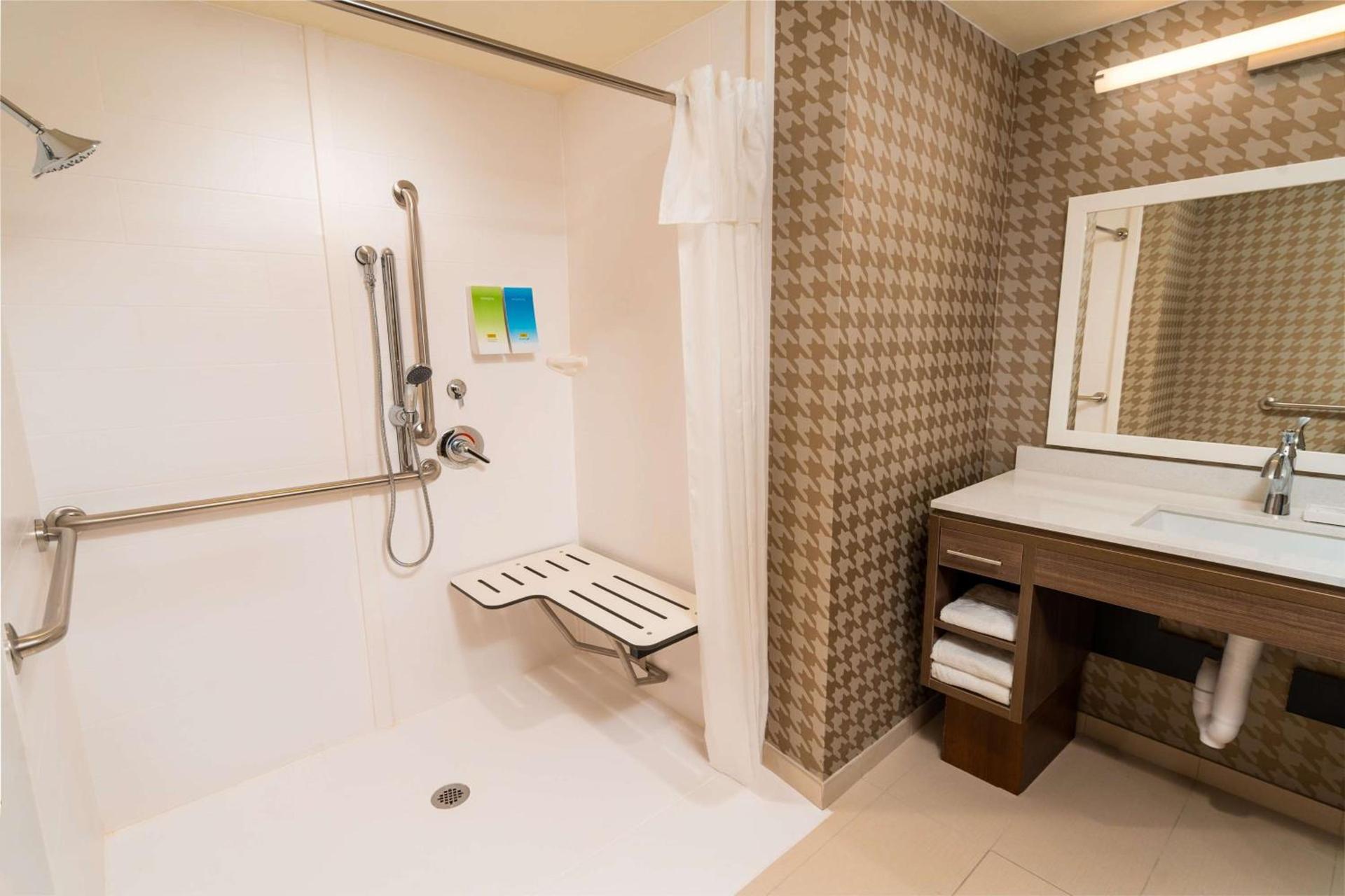 Home2 Suites Bakersfield photo 18