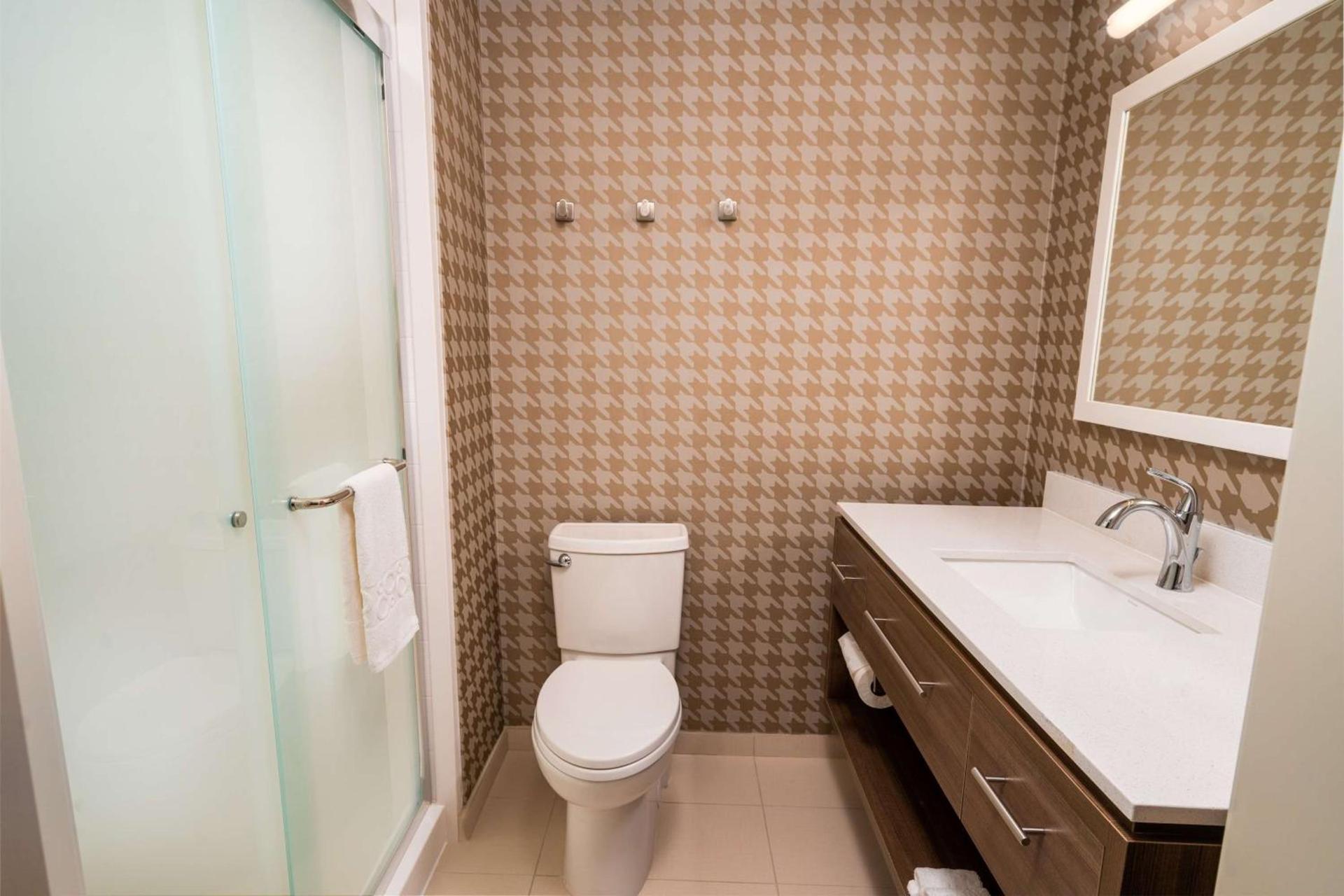Home2 Suites Bakersfield photo 19