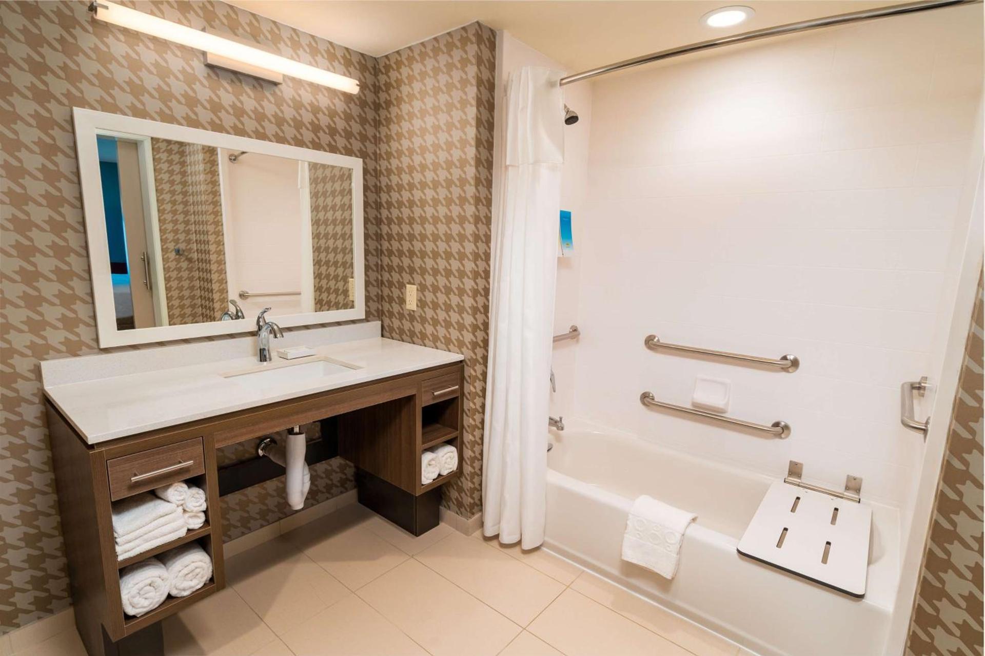 Home2 Suites Bakersfield photo 28