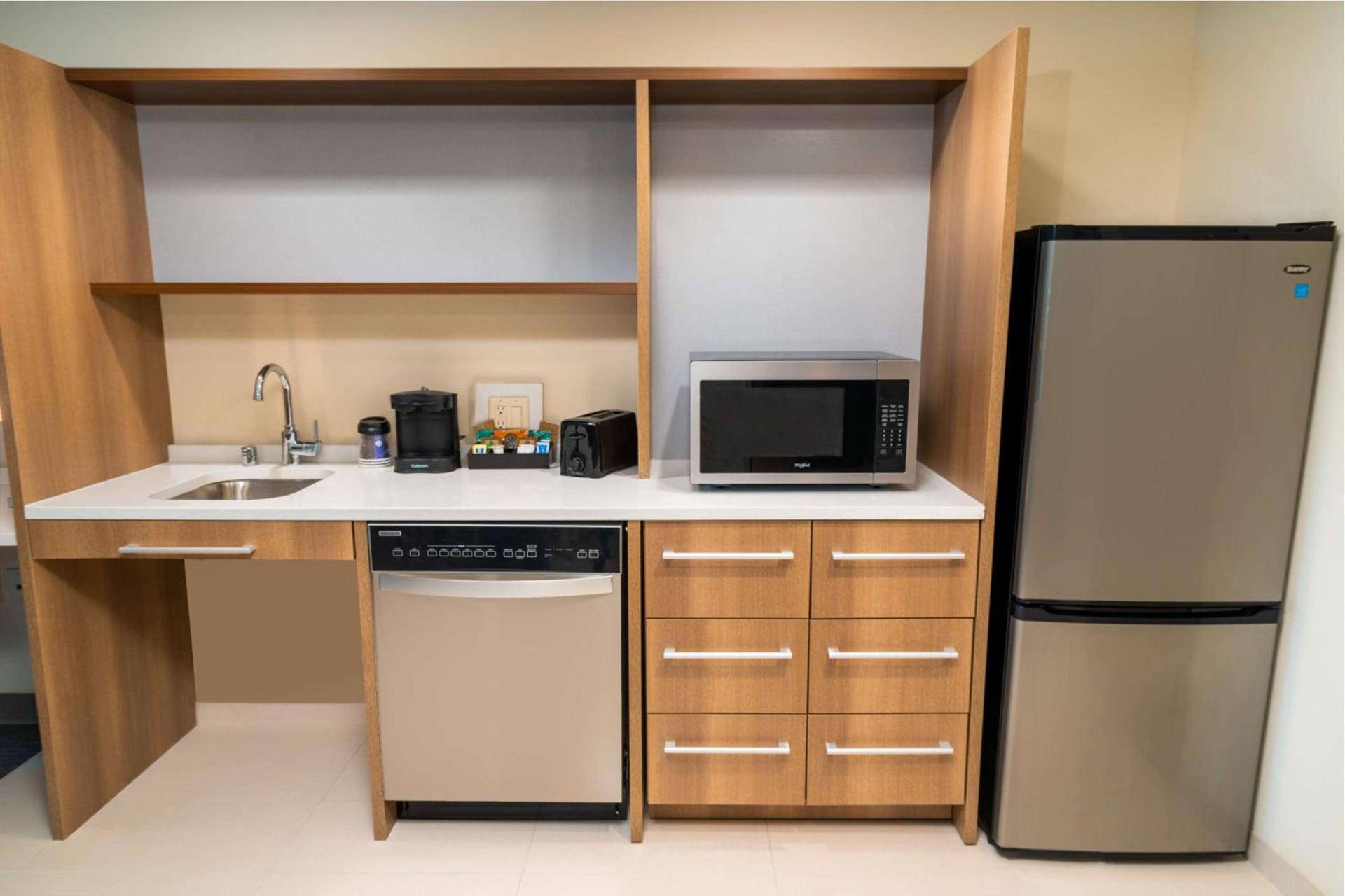 Home2 Suites Bakersfield photo 32