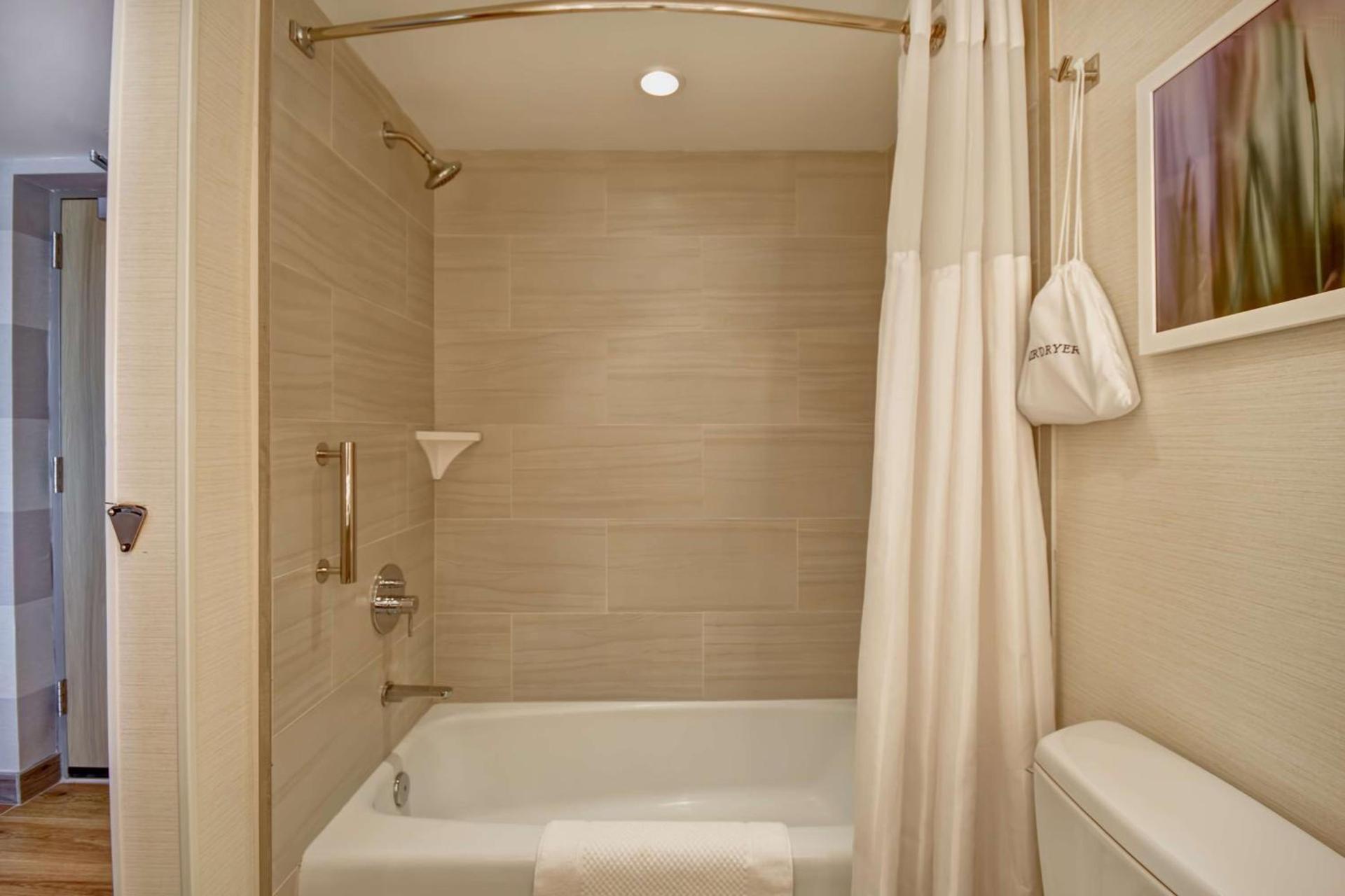 DoubleTree by Hilton Oceanfront Virginia Beach photo 35