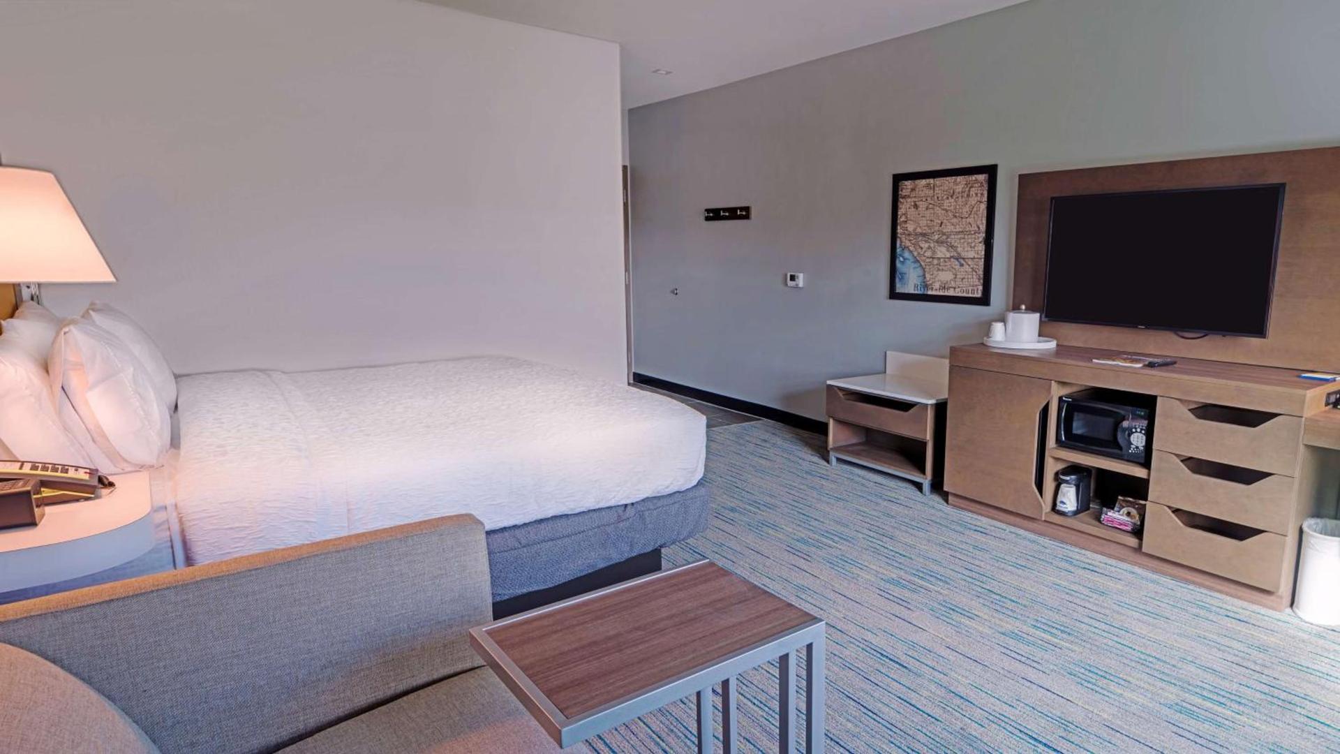 Hampton Inn Riverside Downtown Convention Center photo 22