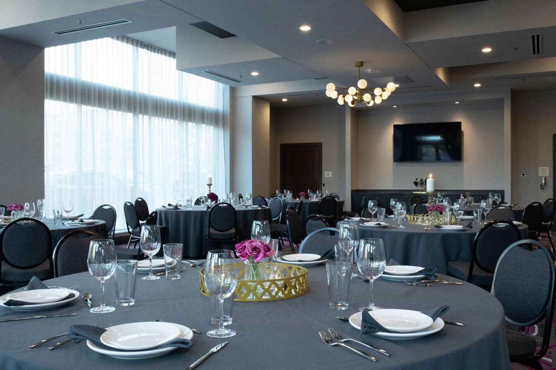 The Axis Moline Hotel, Tapestry Collection By Hilton photo 28
