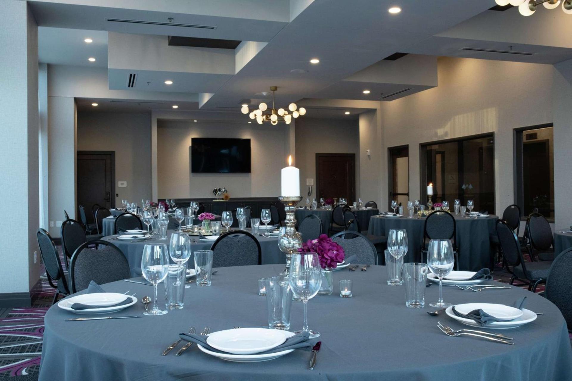 The Axis Moline Hotel, Tapestry Collection By Hilton photo 30