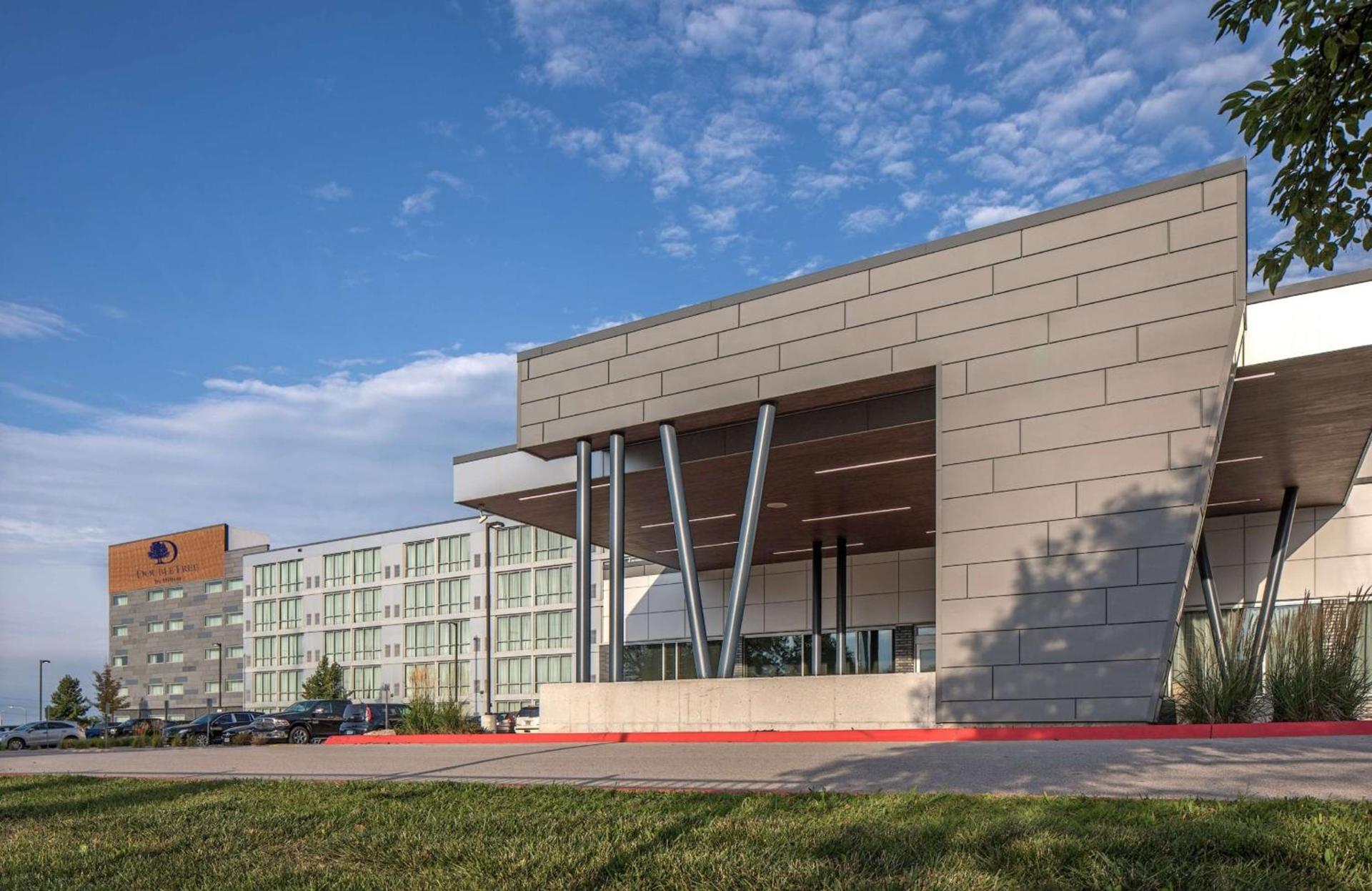 Doubletree By Hilton Omaha Southwest, Ne photo 3