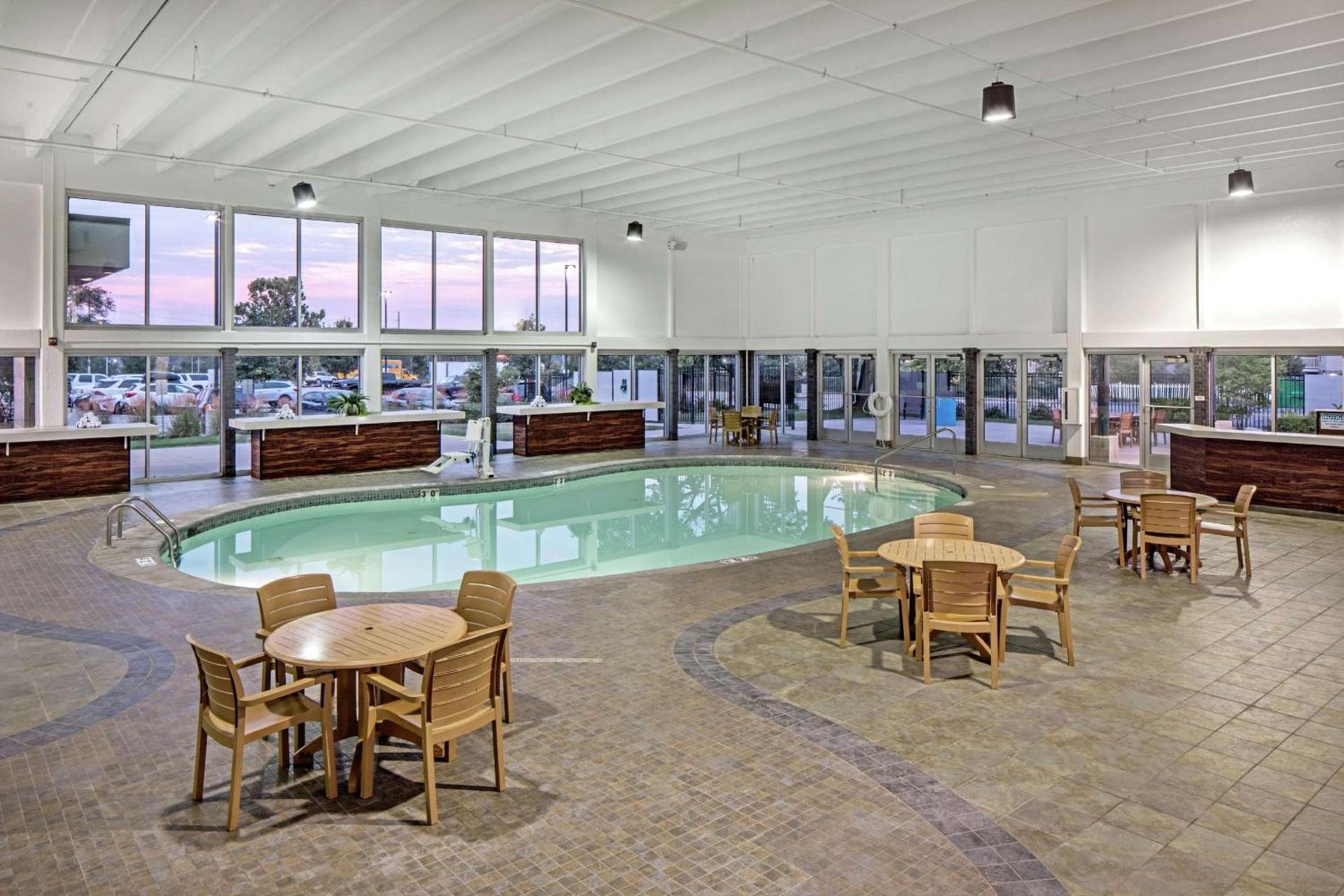 Doubletree By Hilton Omaha Southwest, Ne photo 8