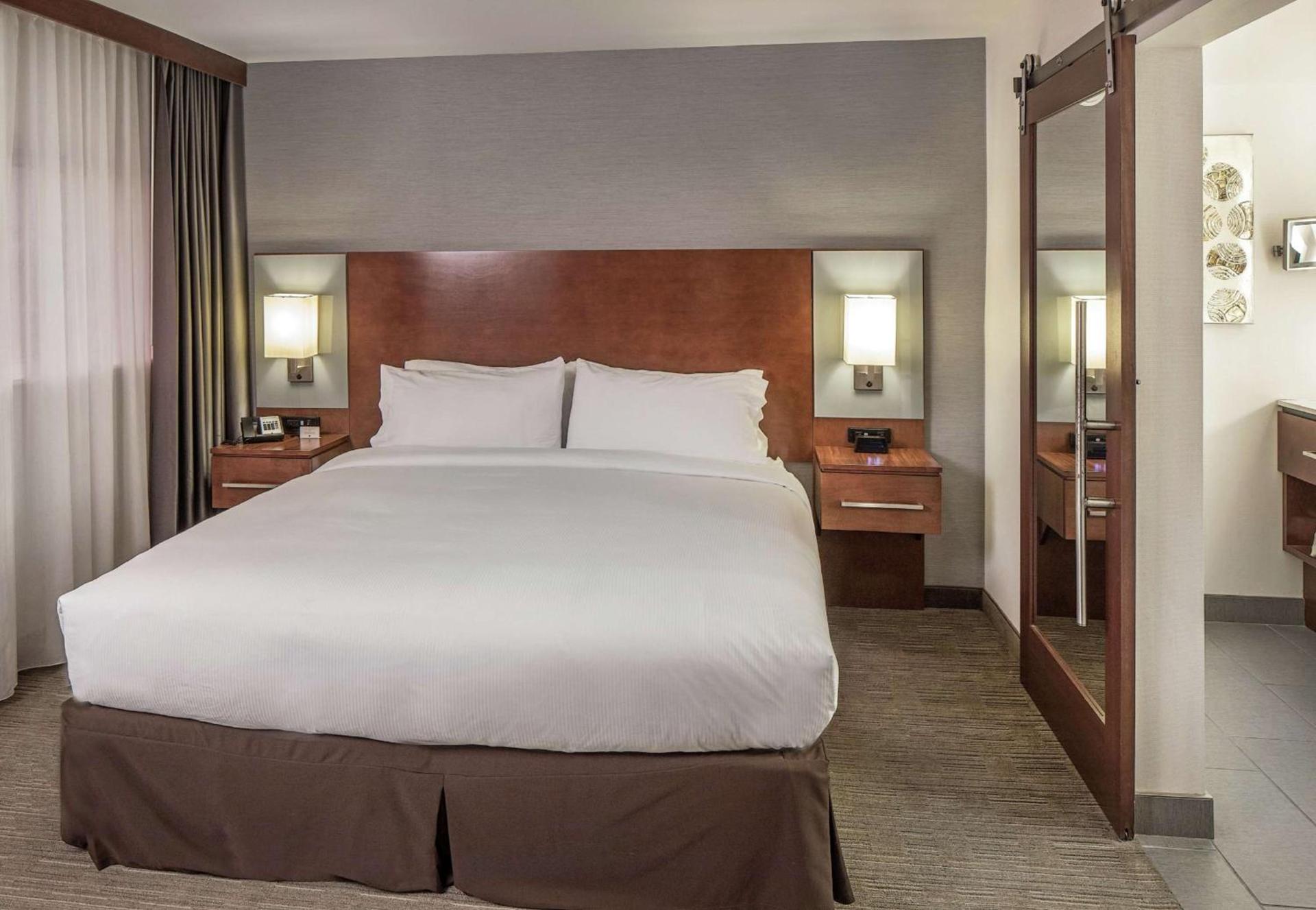 Doubletree By Hilton Omaha Southwest, Ne photo 16
