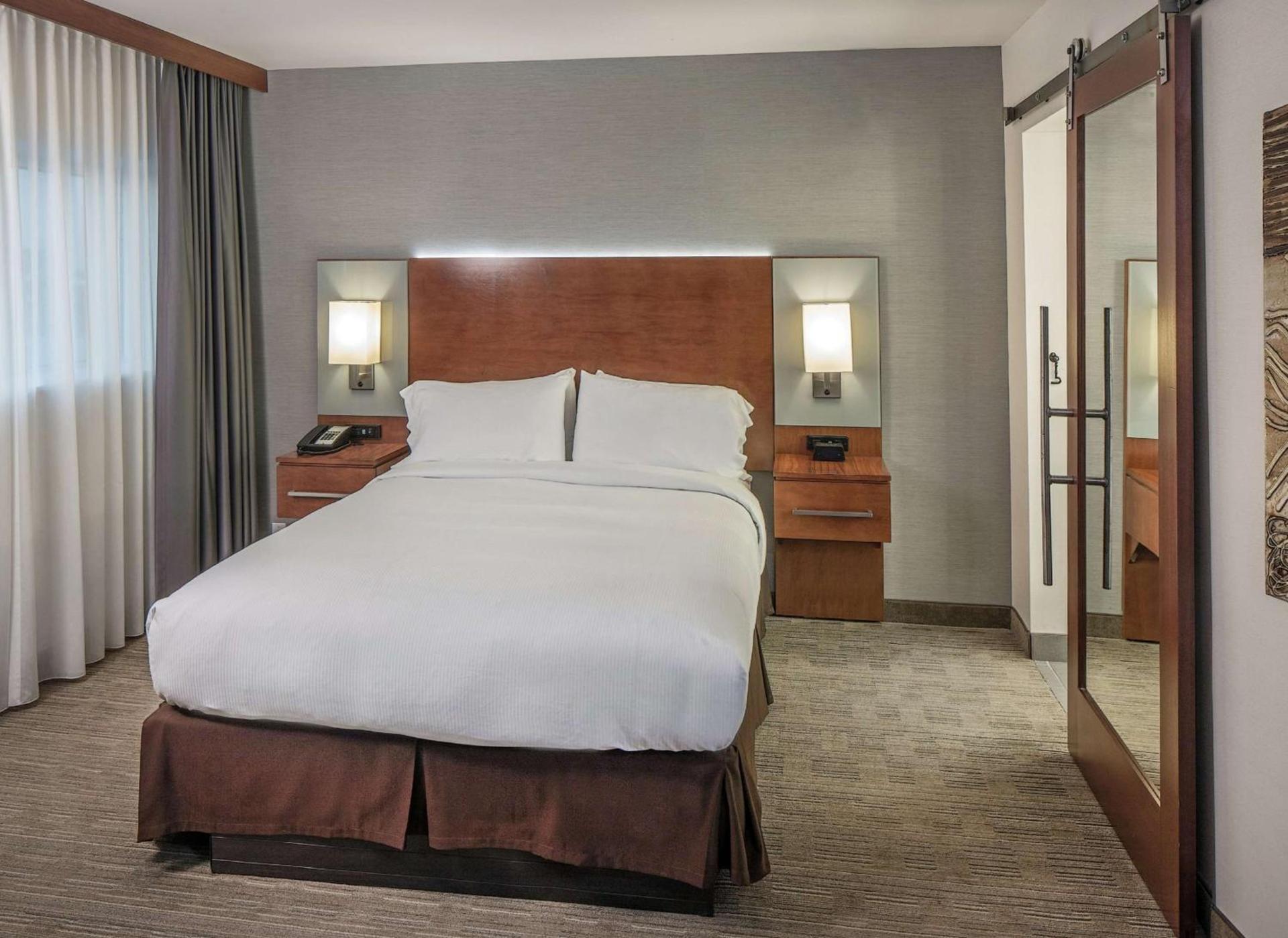 Doubletree By Hilton Omaha Southwest, Ne photo 18