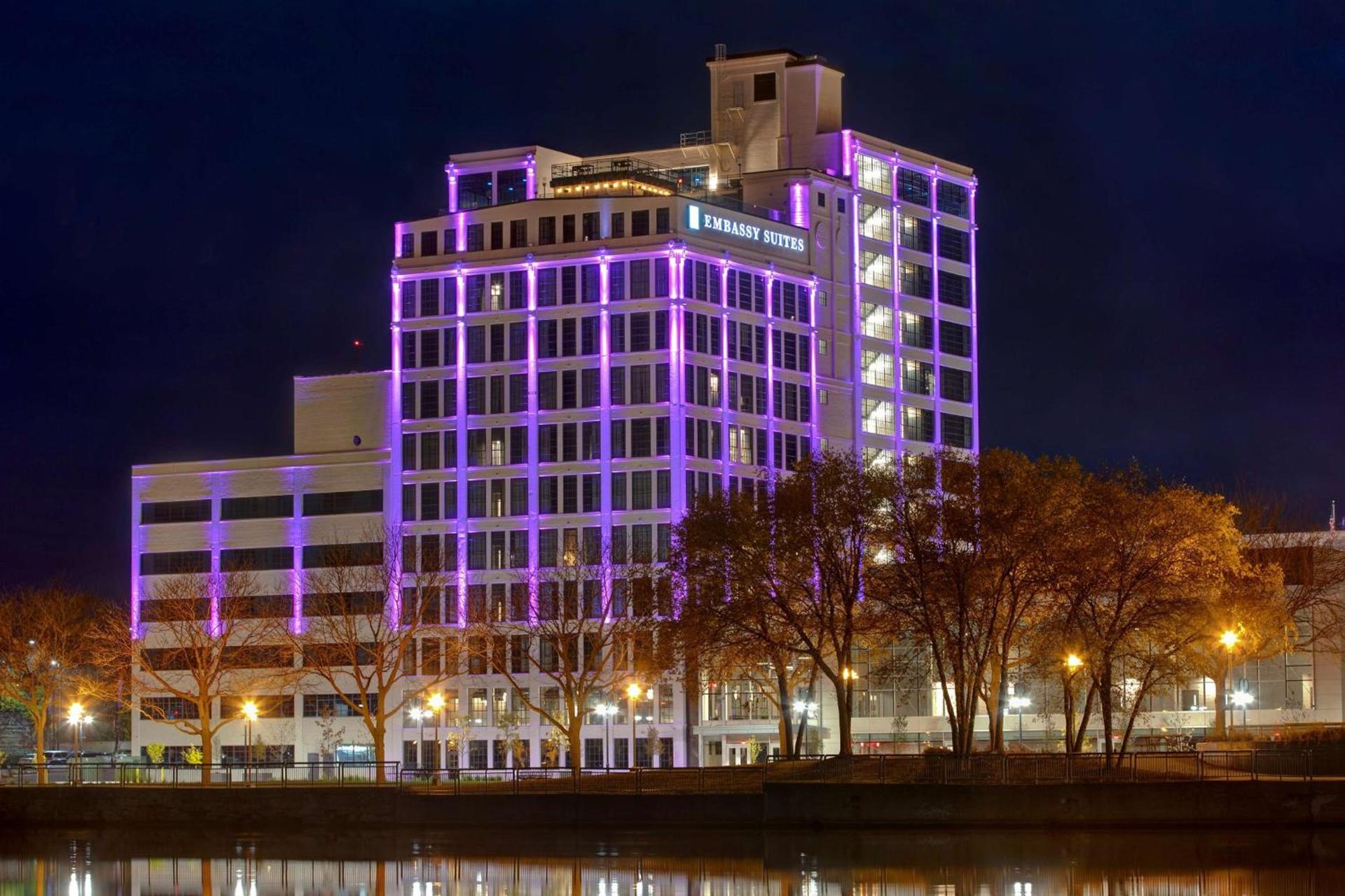 Embassy Suites By Hilton Rockford Riverfront photo 2