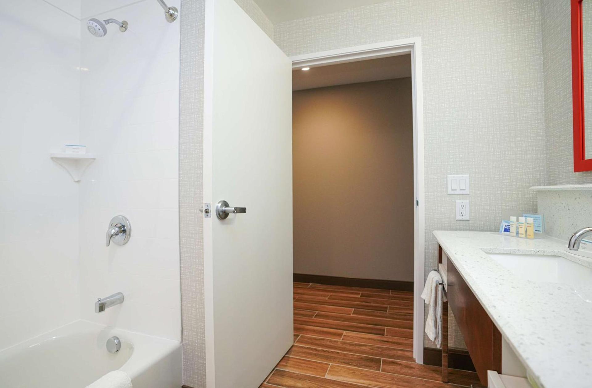Hampton Inn Colorado Springs I-25 Central photo 23