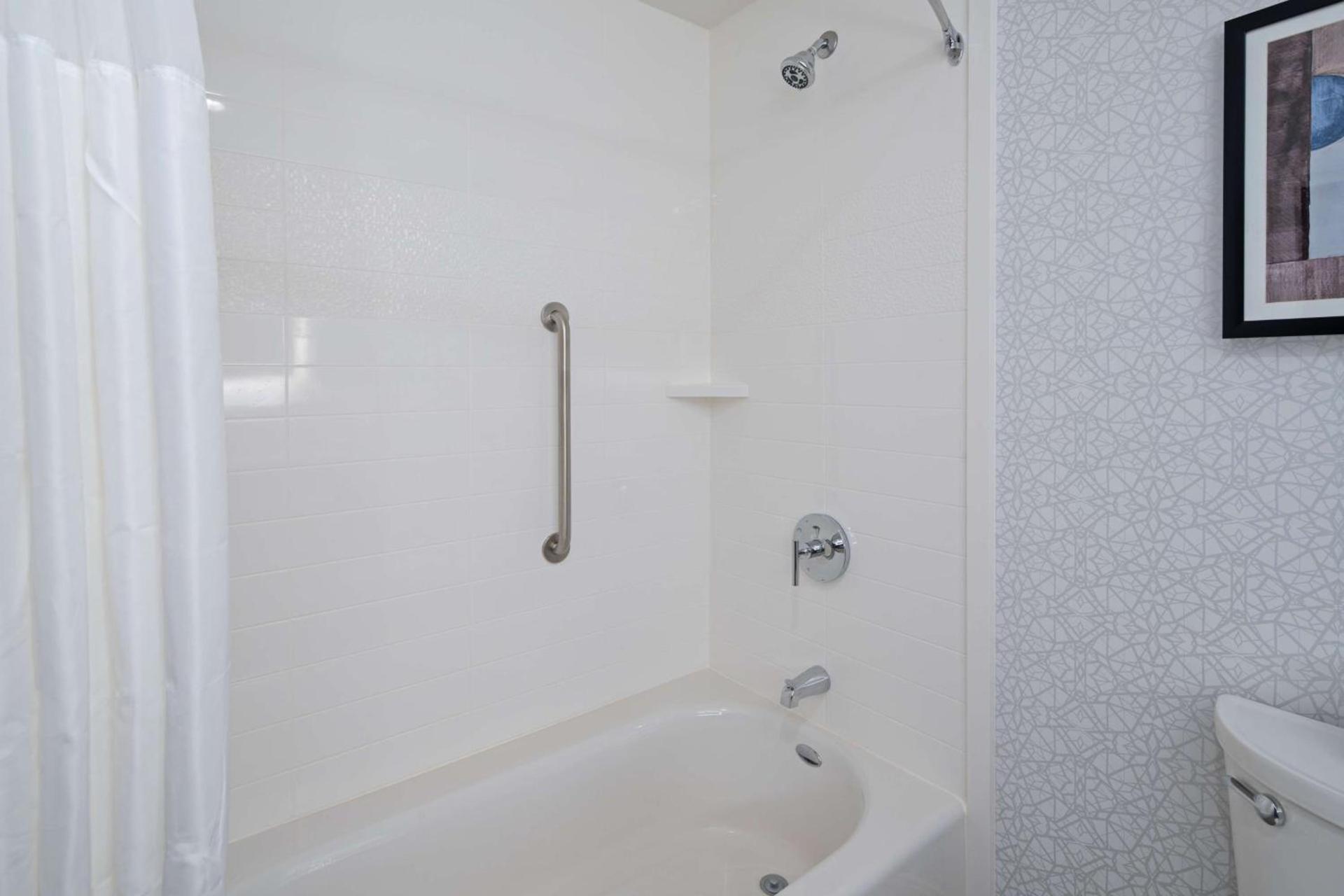 Hampton Inn & Suites Gilroy, Ca photo 16