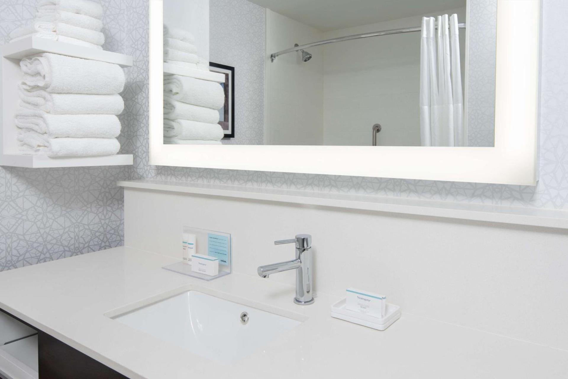 Hampton Inn & Suites Gilroy, Ca photo 29