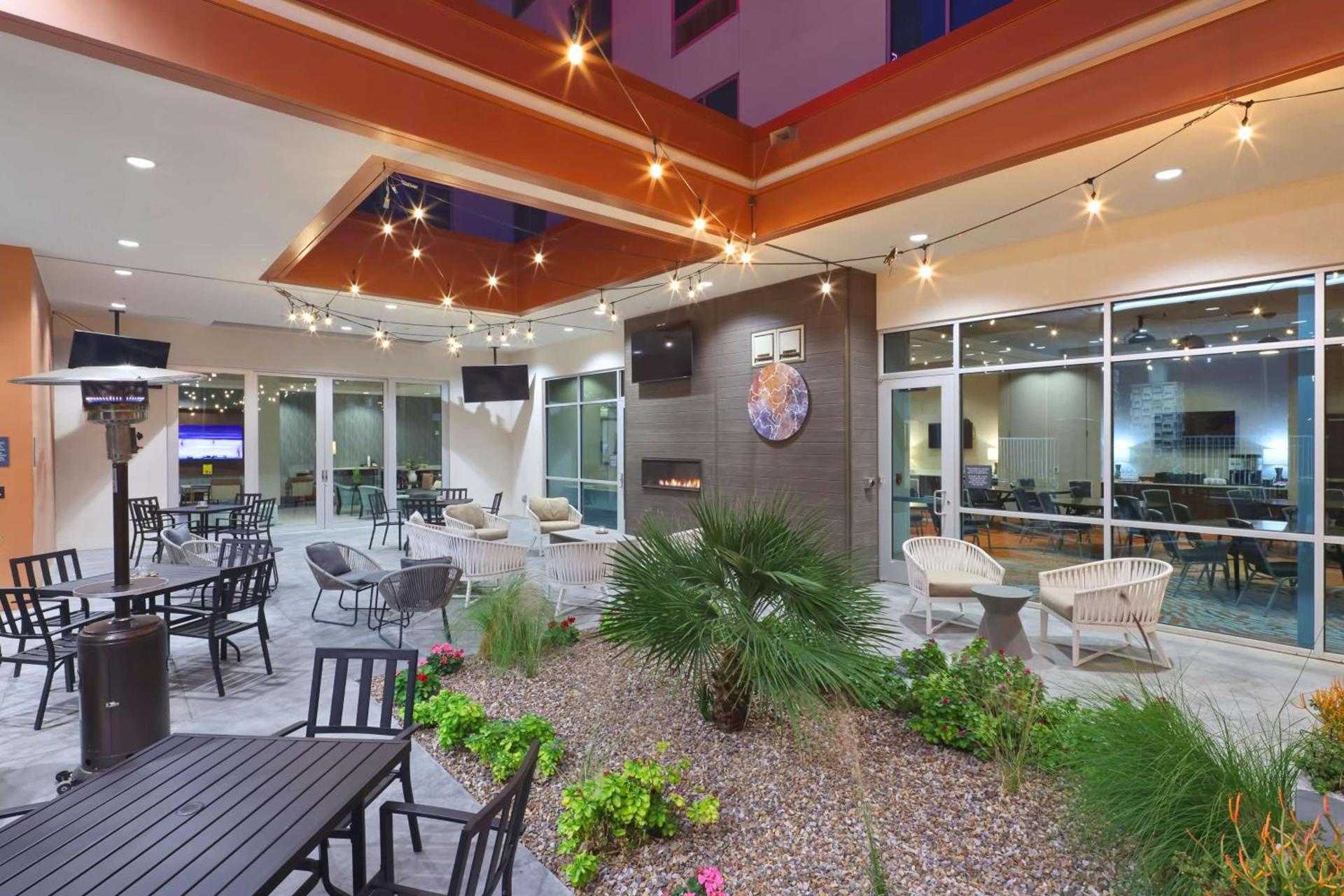 Hilton Garden Inn Chandler Downtown photo 3