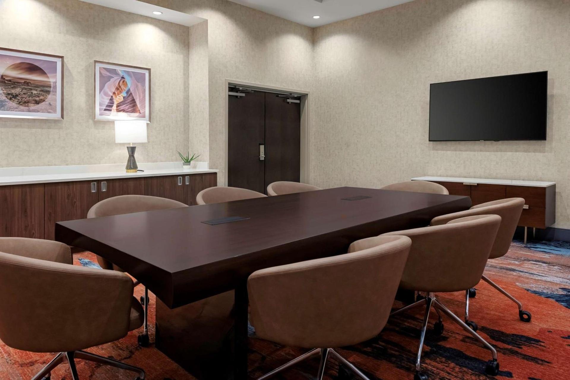 Hilton Garden Inn Chandler Downtown photo 25